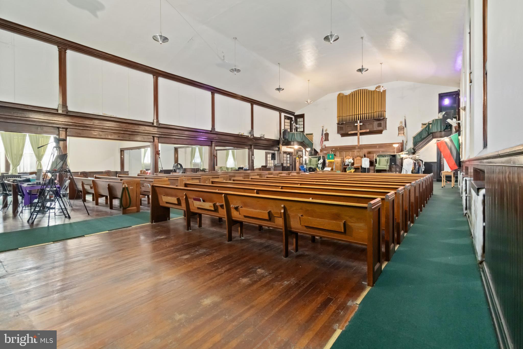 OGONTZ - Commercial Sale