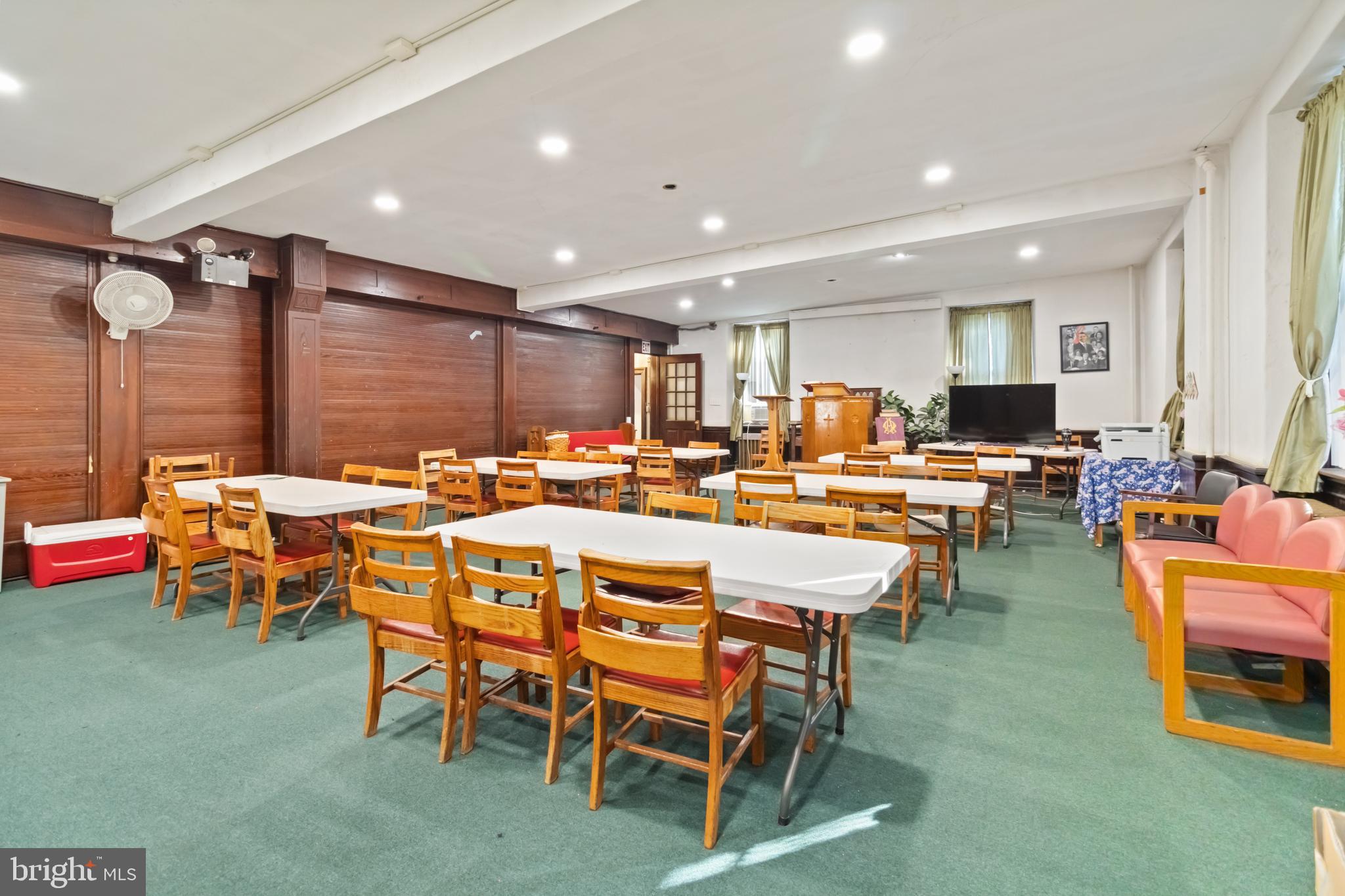 OGONTZ - Commercial Sale