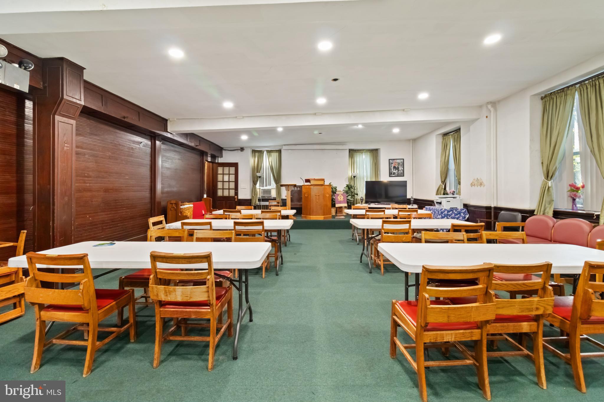 OGONTZ - Commercial Sale