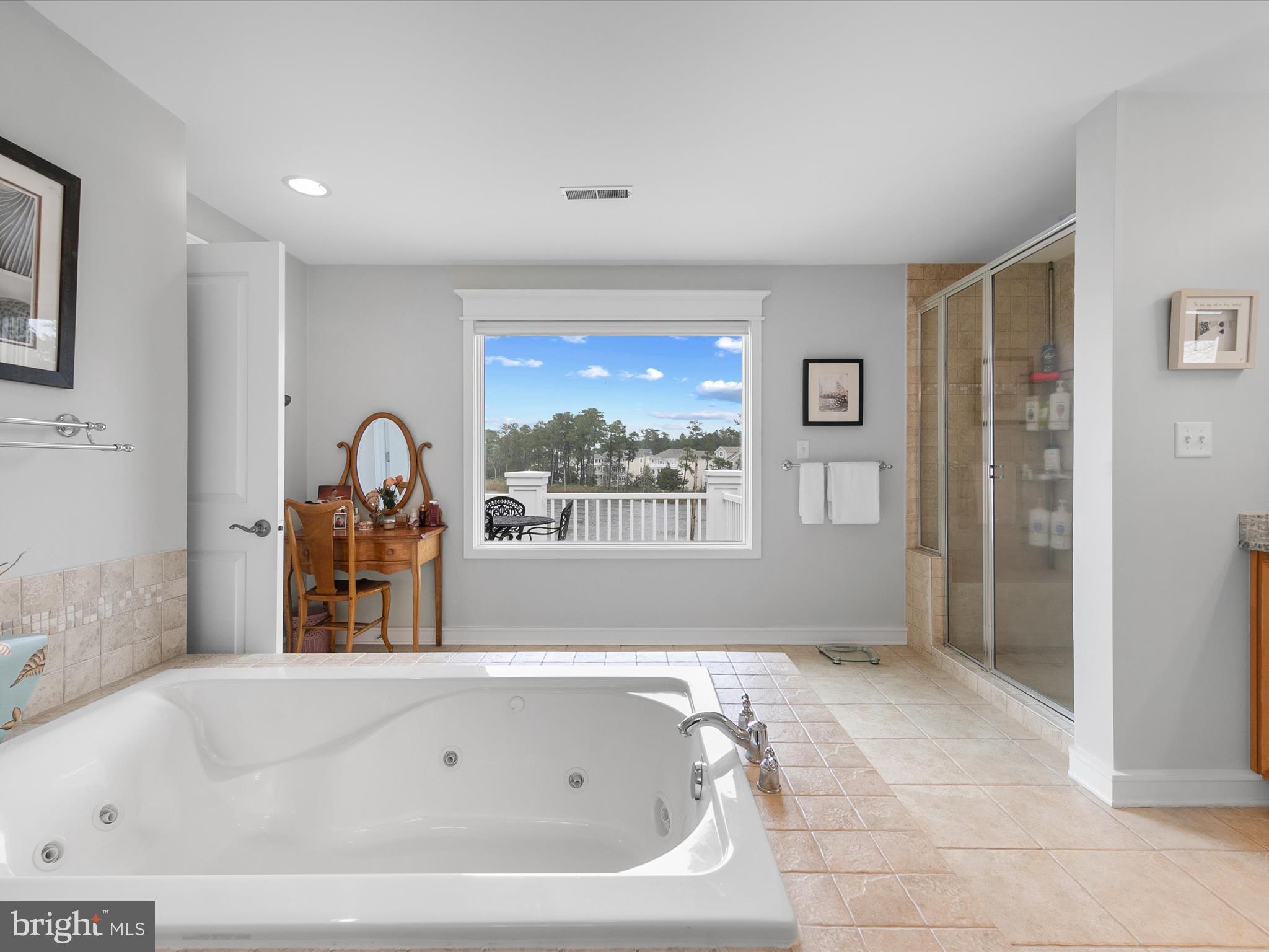 ELLIS POINT - Residential