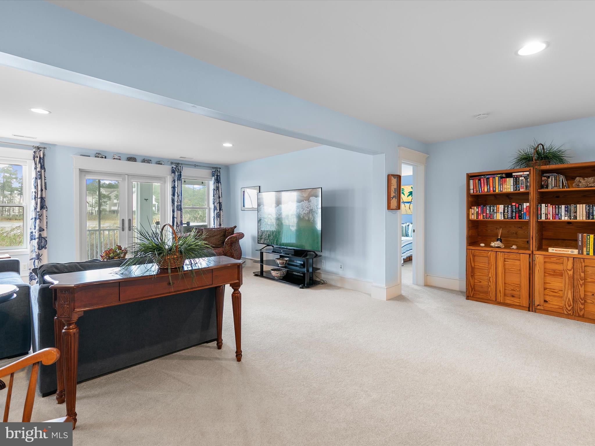 ELLIS POINT - Residential