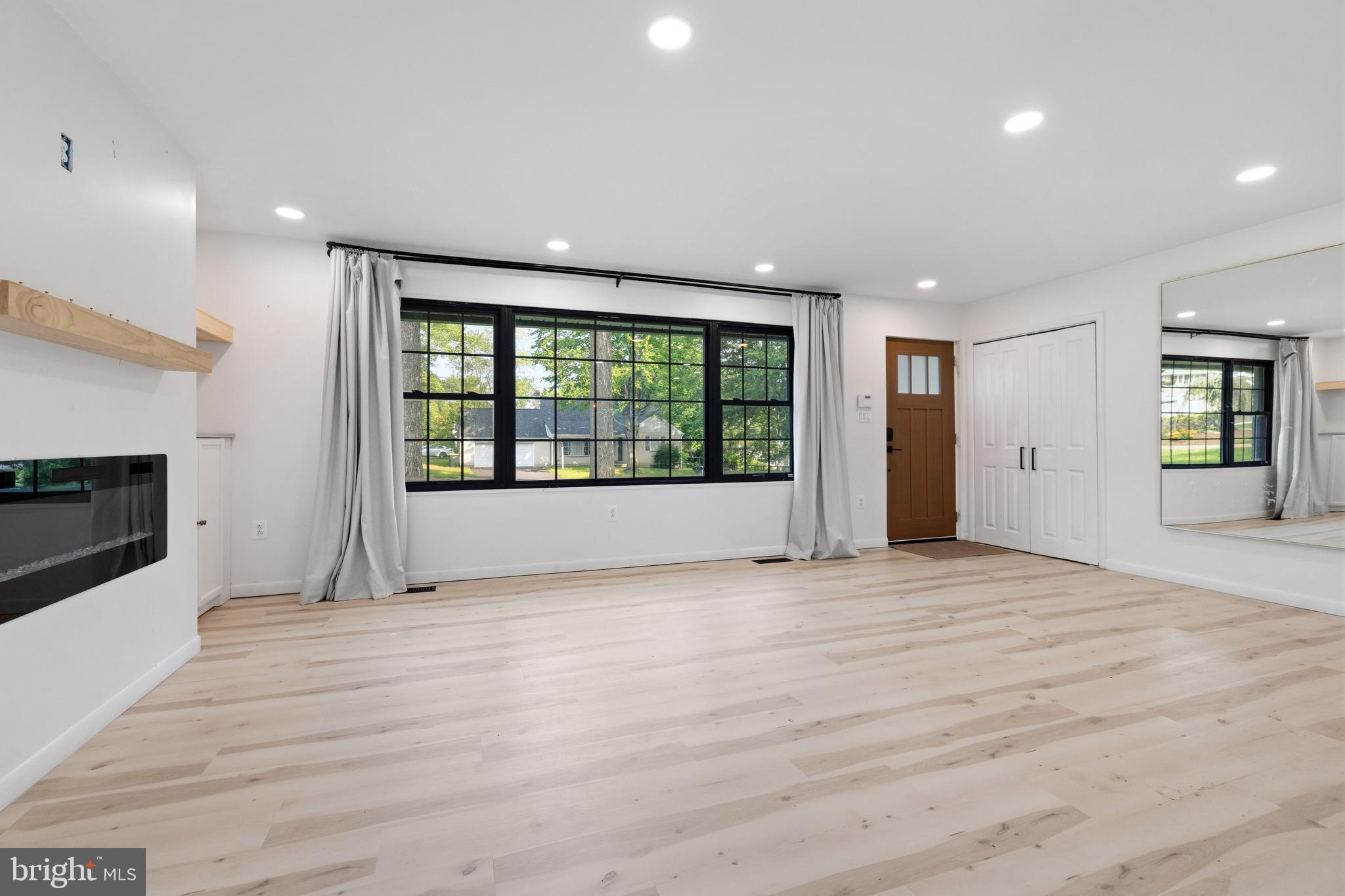 WILLOW GROVE - Residential