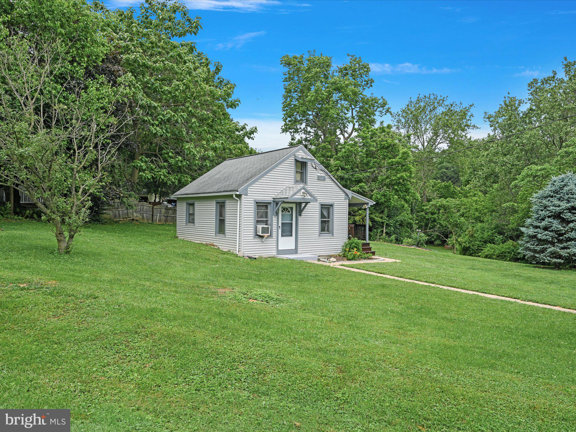 Great opportunity to buy a 'tiny home'.  Really sweet cottage, just perfect for the minimalist.  1 bedroom, 1 bath, living room and kitchen are open concept.  Laundry room includes stacking washer/dryer. Newer 10 x 12 shed w/ electric.  Beautiful corner lot that borders Mill Creek.  Conveniently located to downtown Lancaster and also shopping in Willow Street. Enjoy bird watching, deer spotting and nature with the serenity of  the sounds of the creek and the calmness of a quiet neighborhood as the backdrop. 

Roof, stove & refrigerator about 8 yrs. old, window AC about 3 yrs. old, washer/dryer about 5 yrs. old, holding tank for well installed 5/14/20.