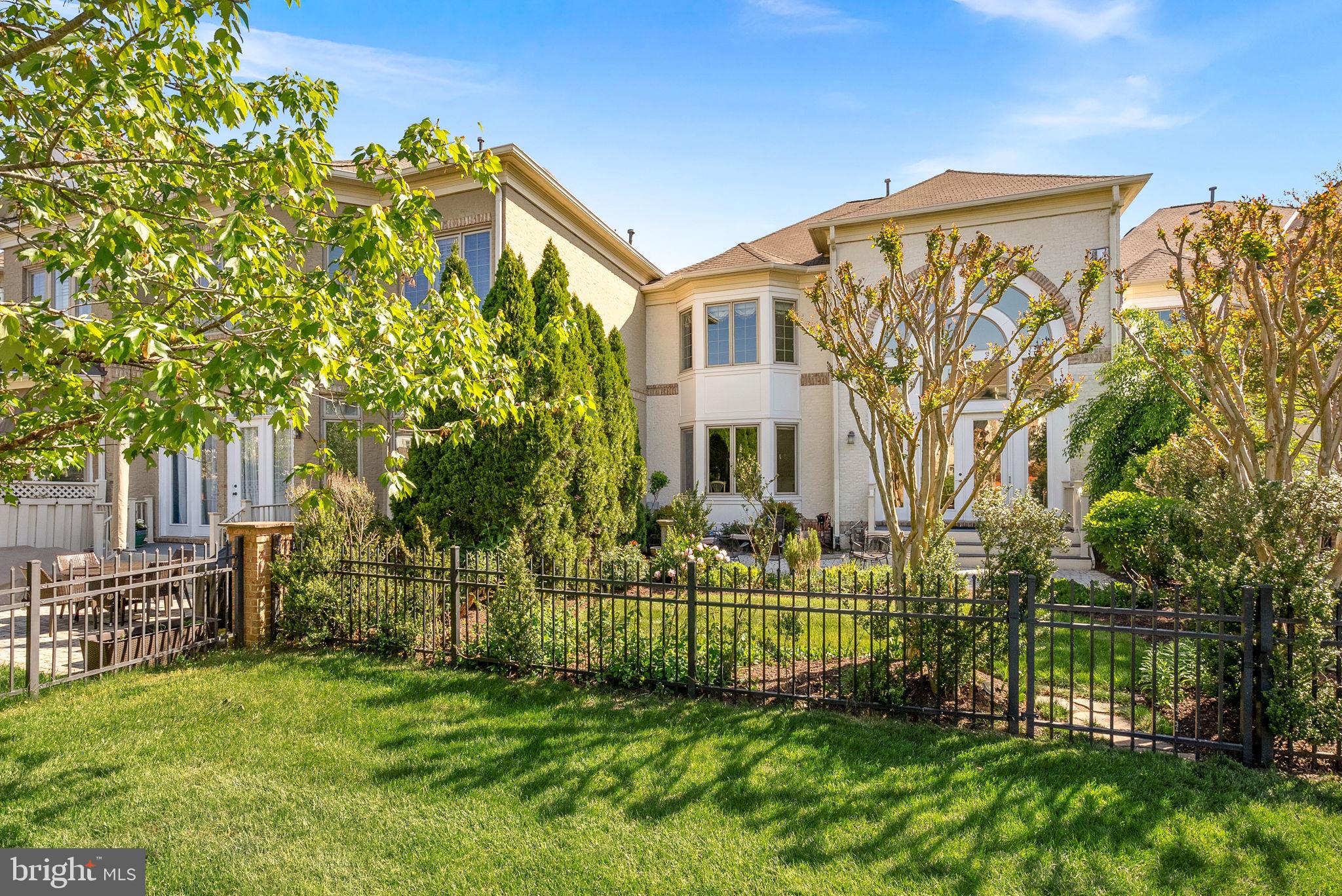 RIVER CREEK - Residential