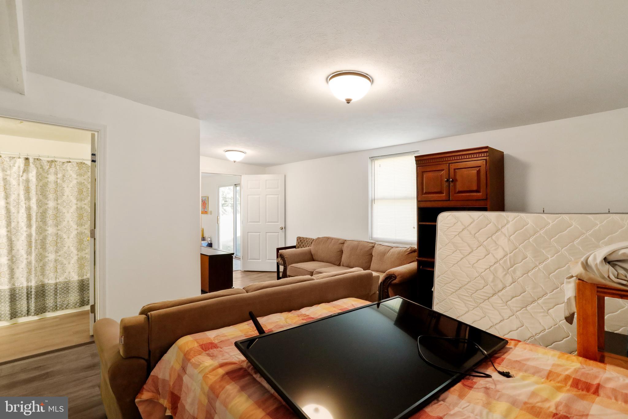 ROYAL VILLAGE - Residential
