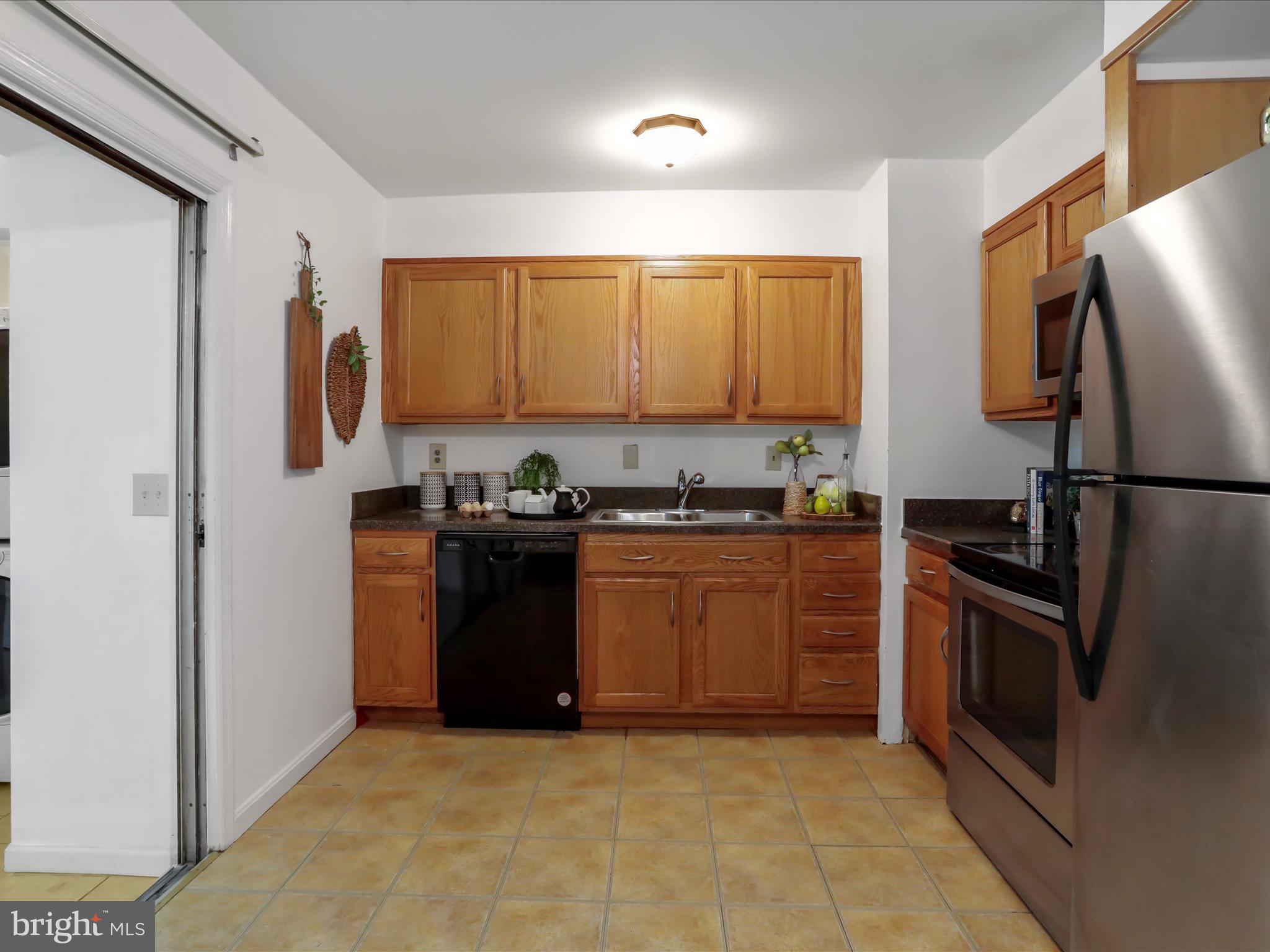 ROYAL VILLAGE - Residential