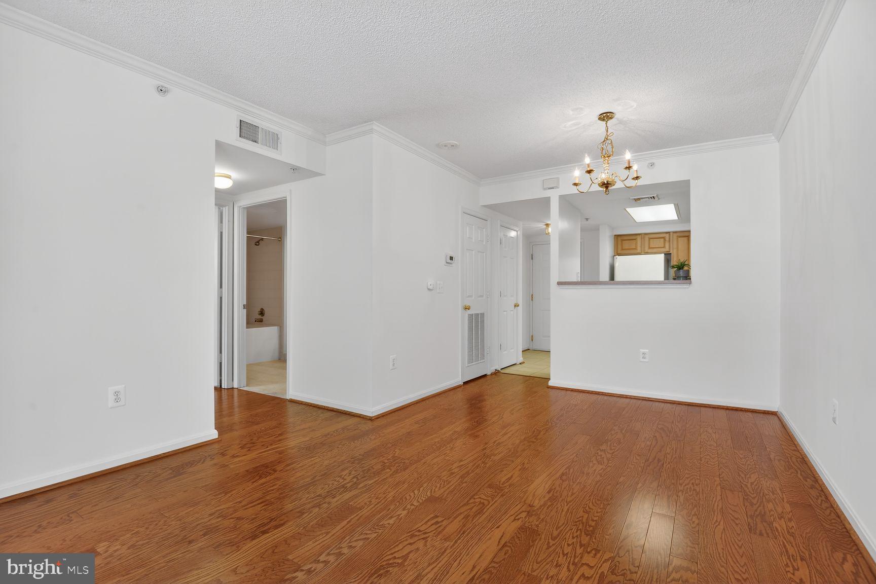 LEXINGTON SQUARE - Residential