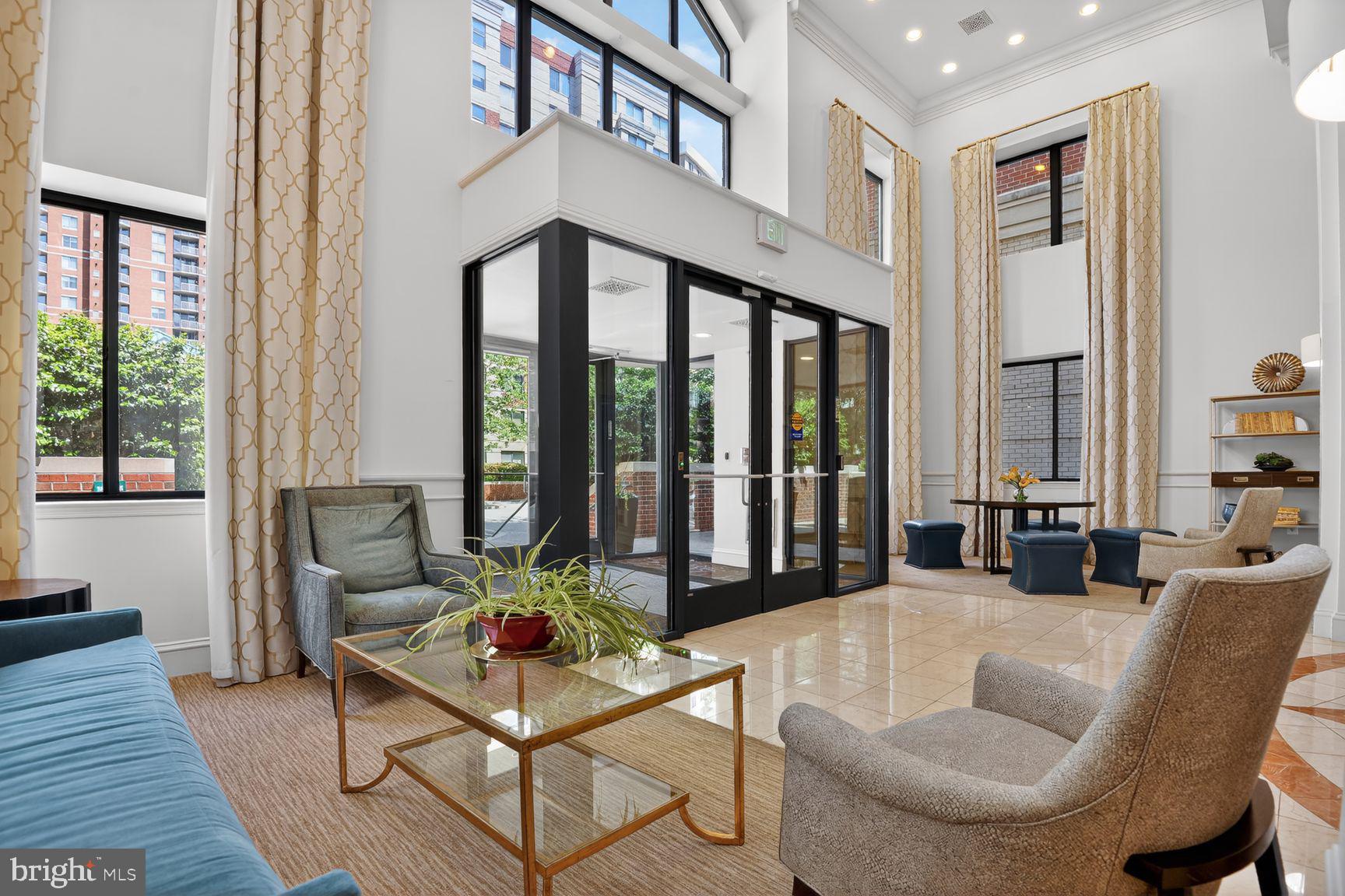 LEXINGTON SQUARE - Residential