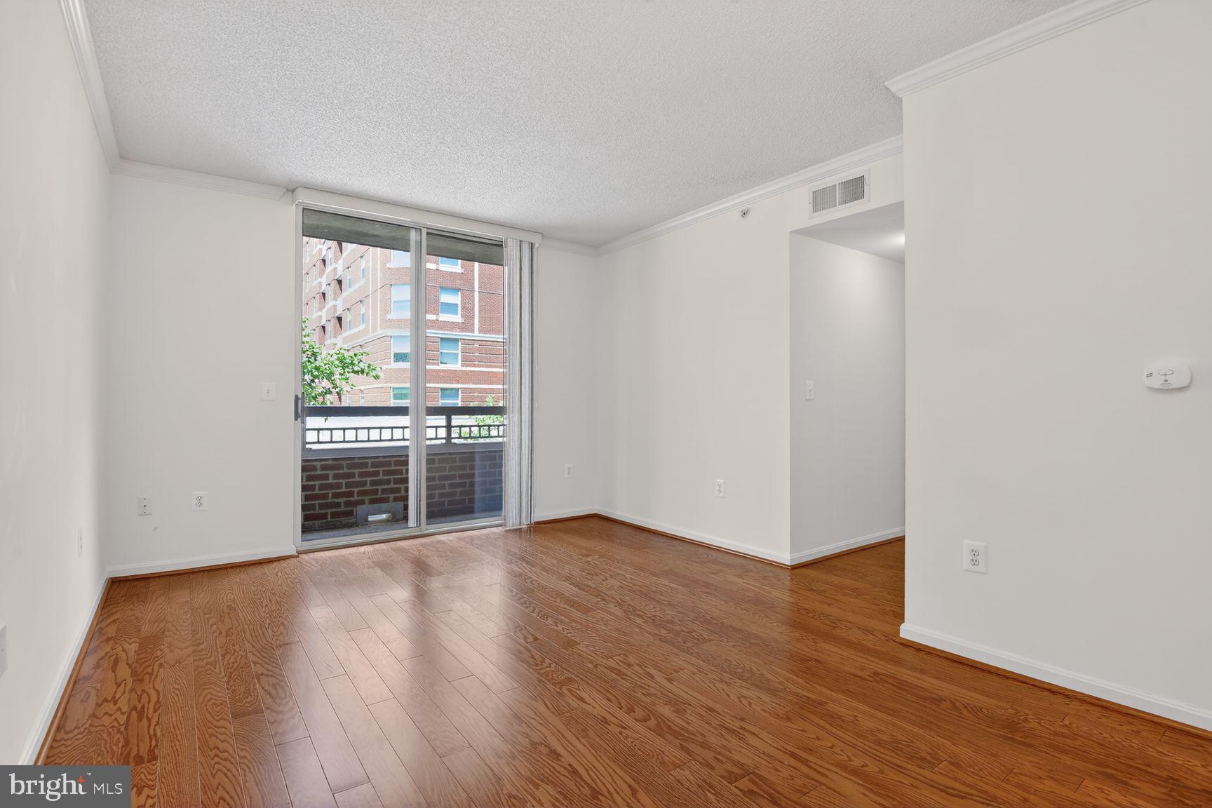 LEXINGTON SQUARE - Residential