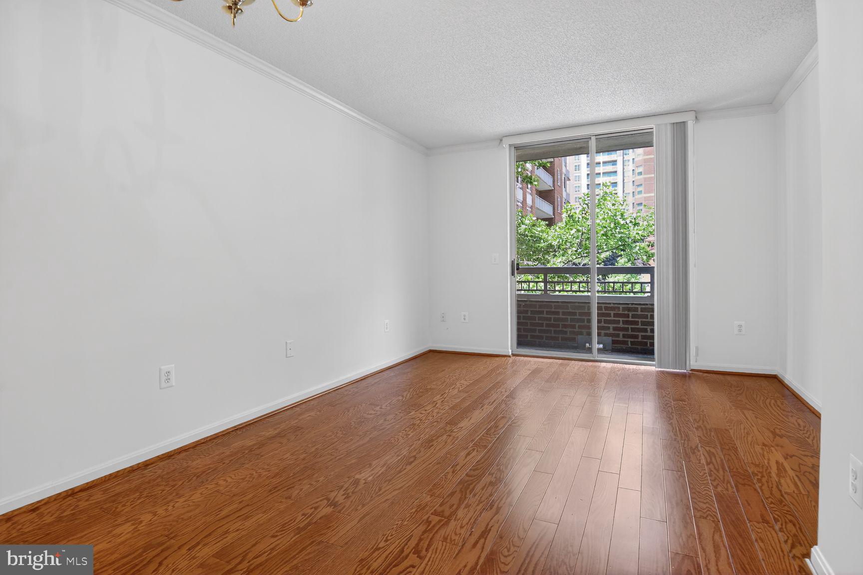 LEXINGTON SQUARE - Residential