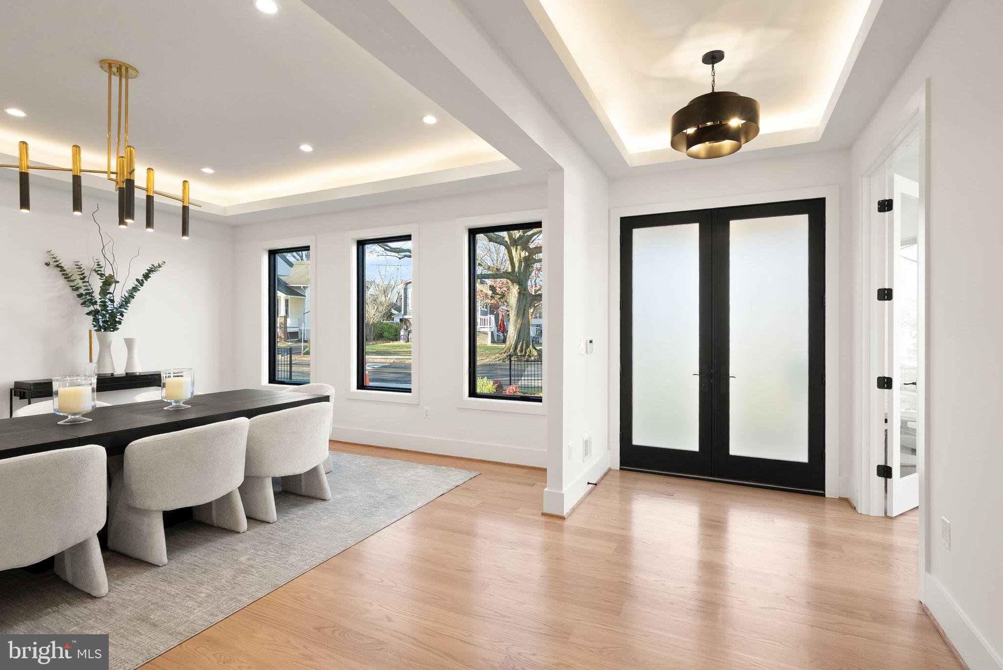 CLARENDON - Residential
