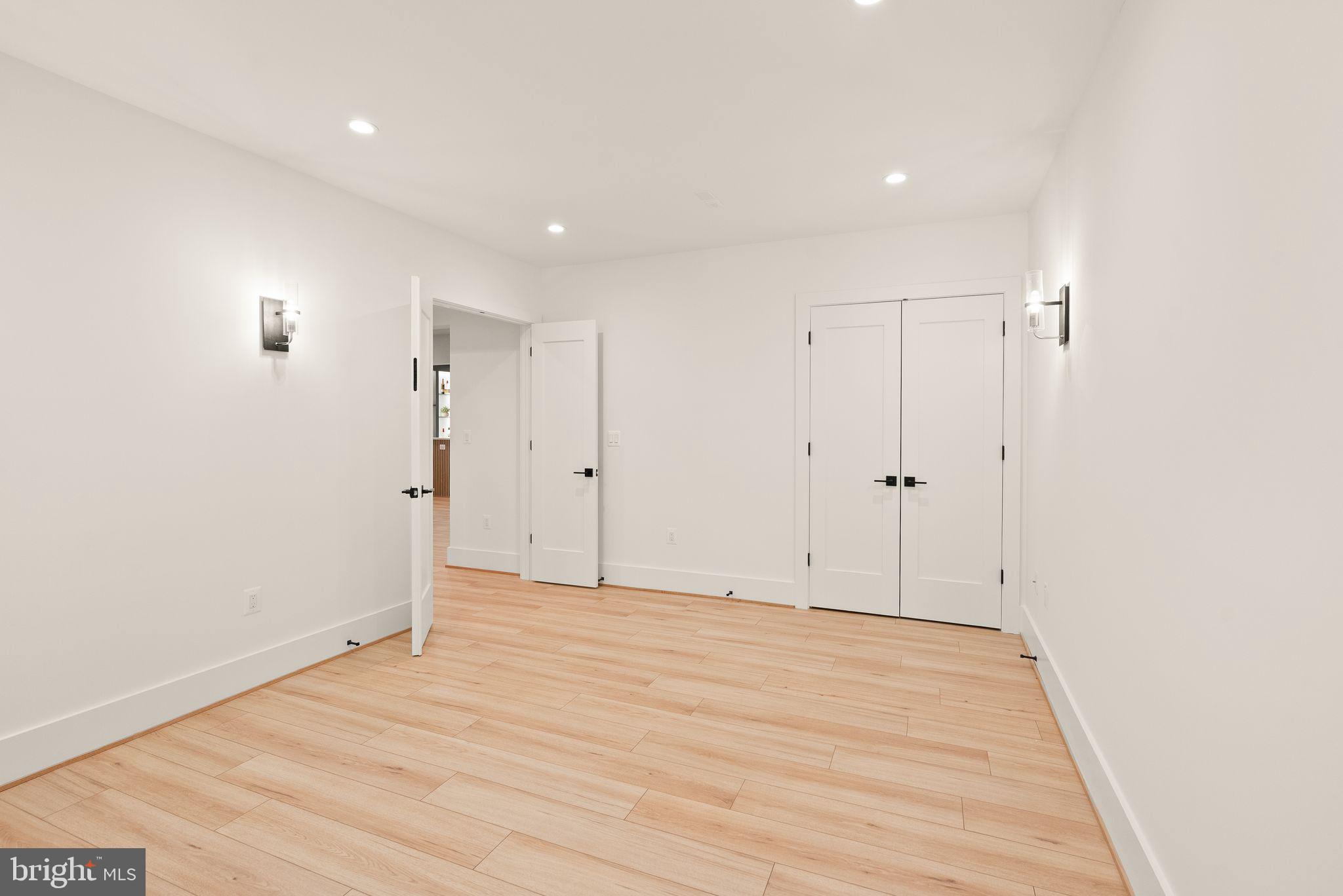 CLARENDON - Residential