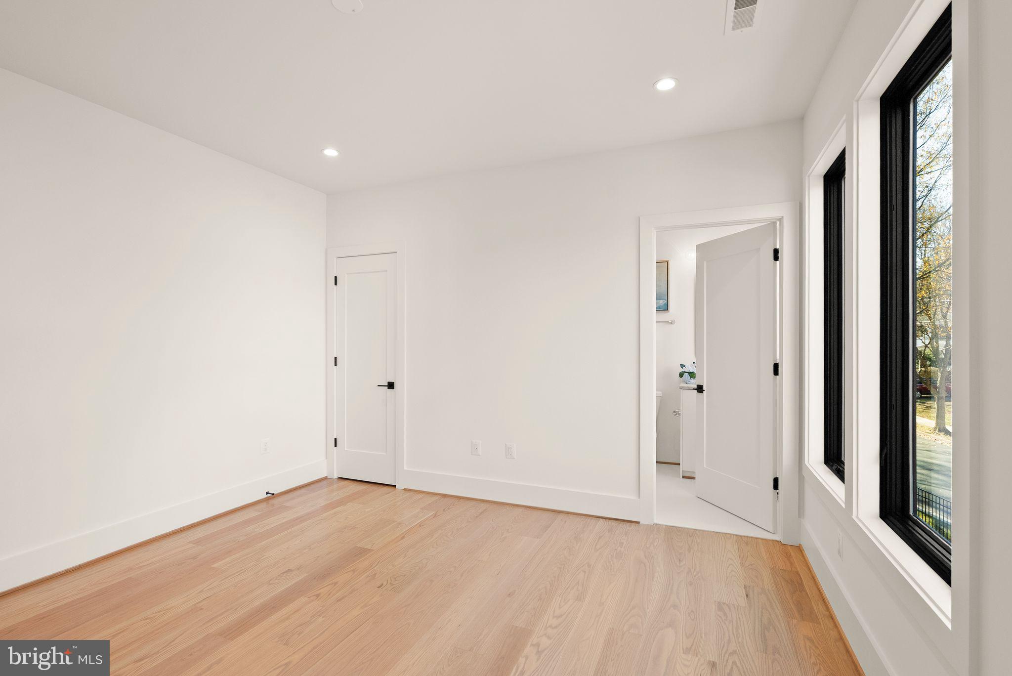 CLARENDON - Residential
