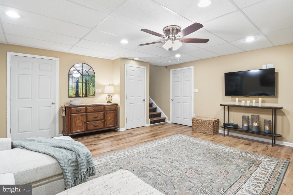 WALNUT BANK FARMS - Residential