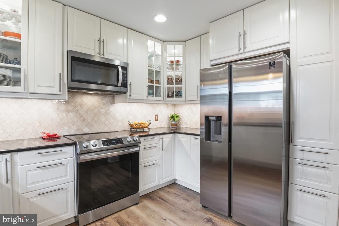 WALNUT BANK FARMS - Residential