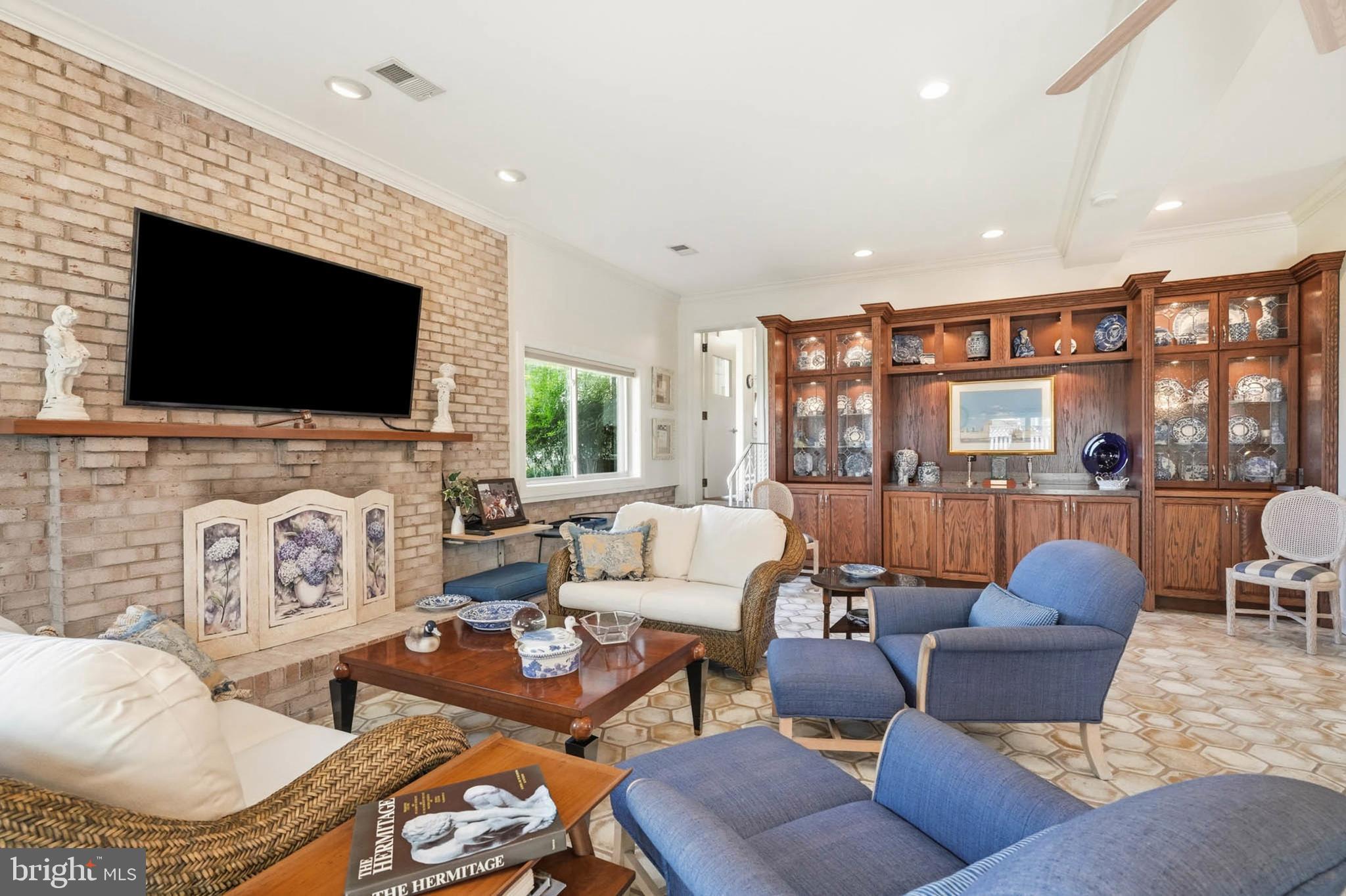 SELBY ON THE BAY - Residential