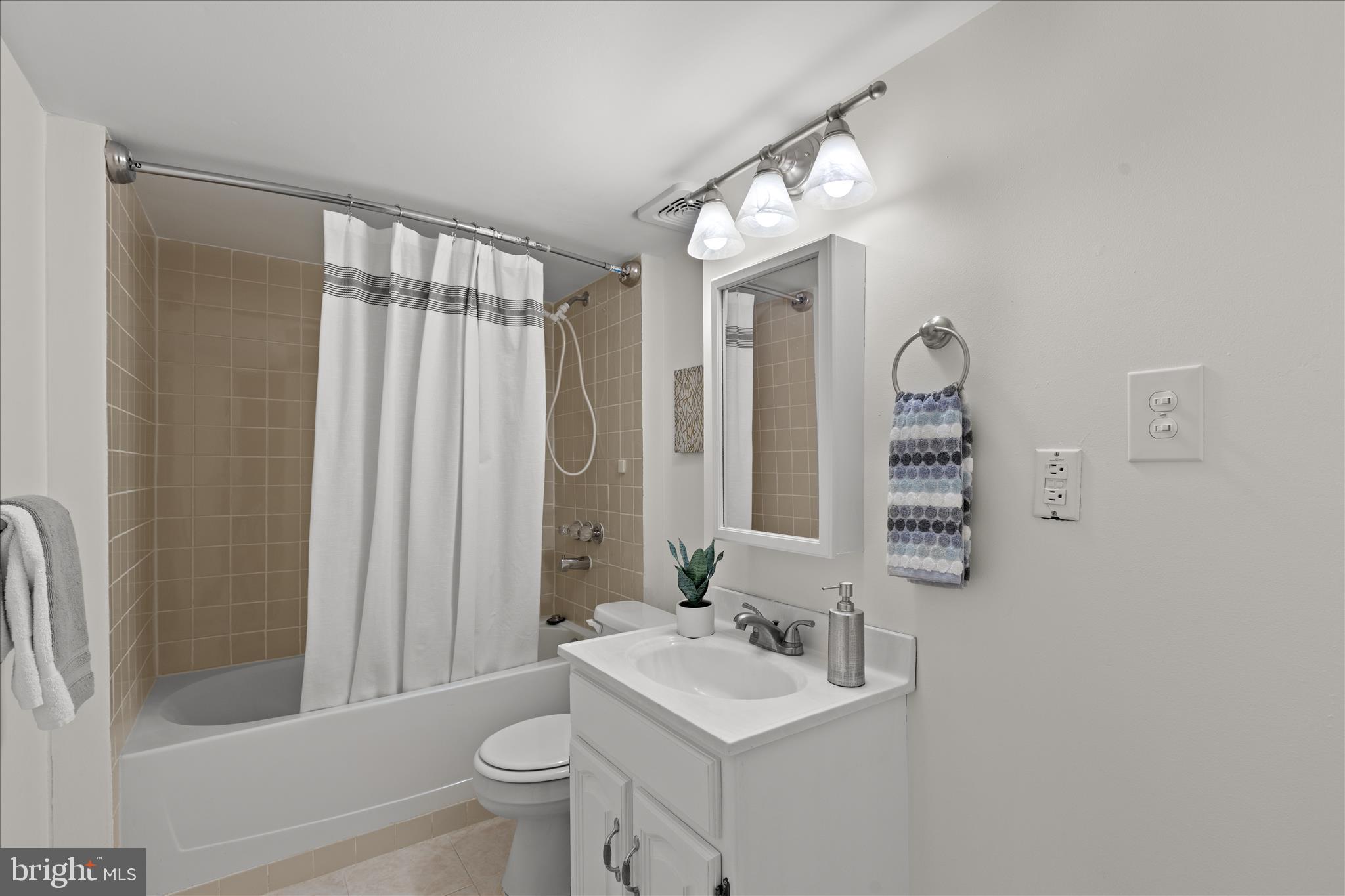 POTOMAC LAKES - Residential