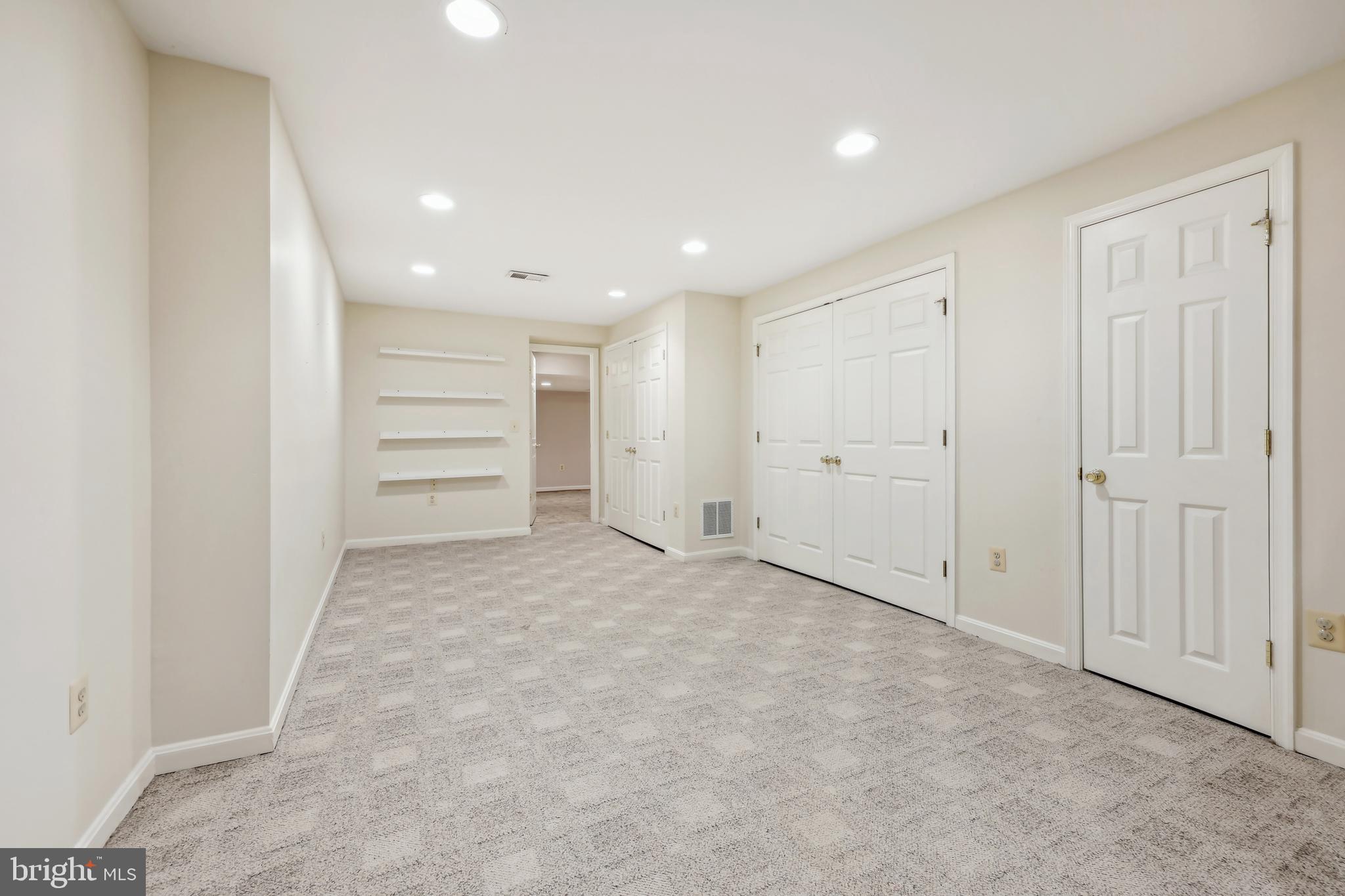 OAKTON MILL ESTATES - Residential Lease