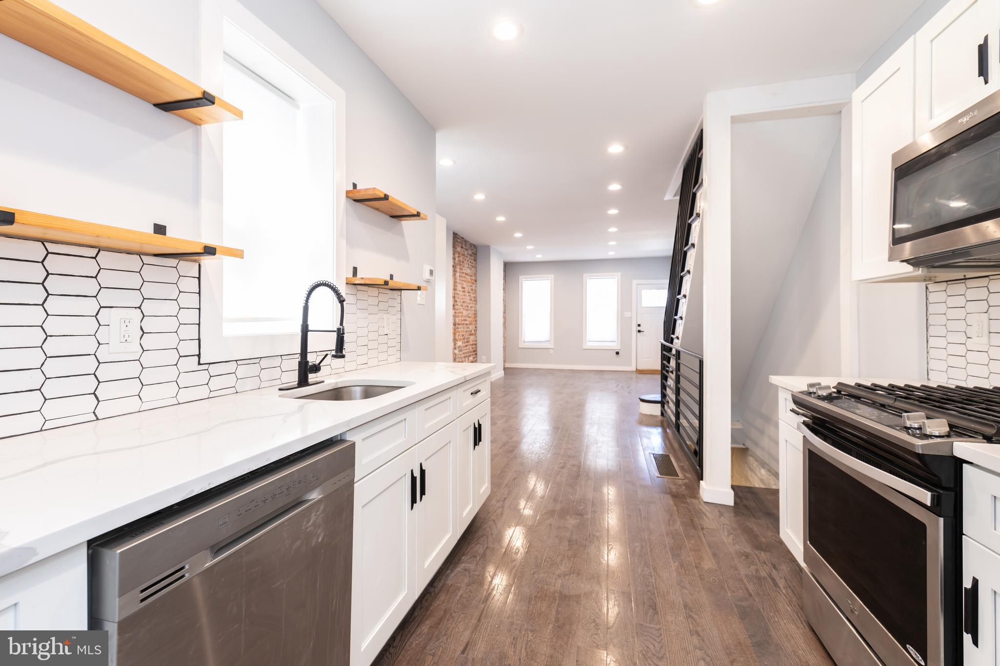 DICKINSON NARROWS - Residential