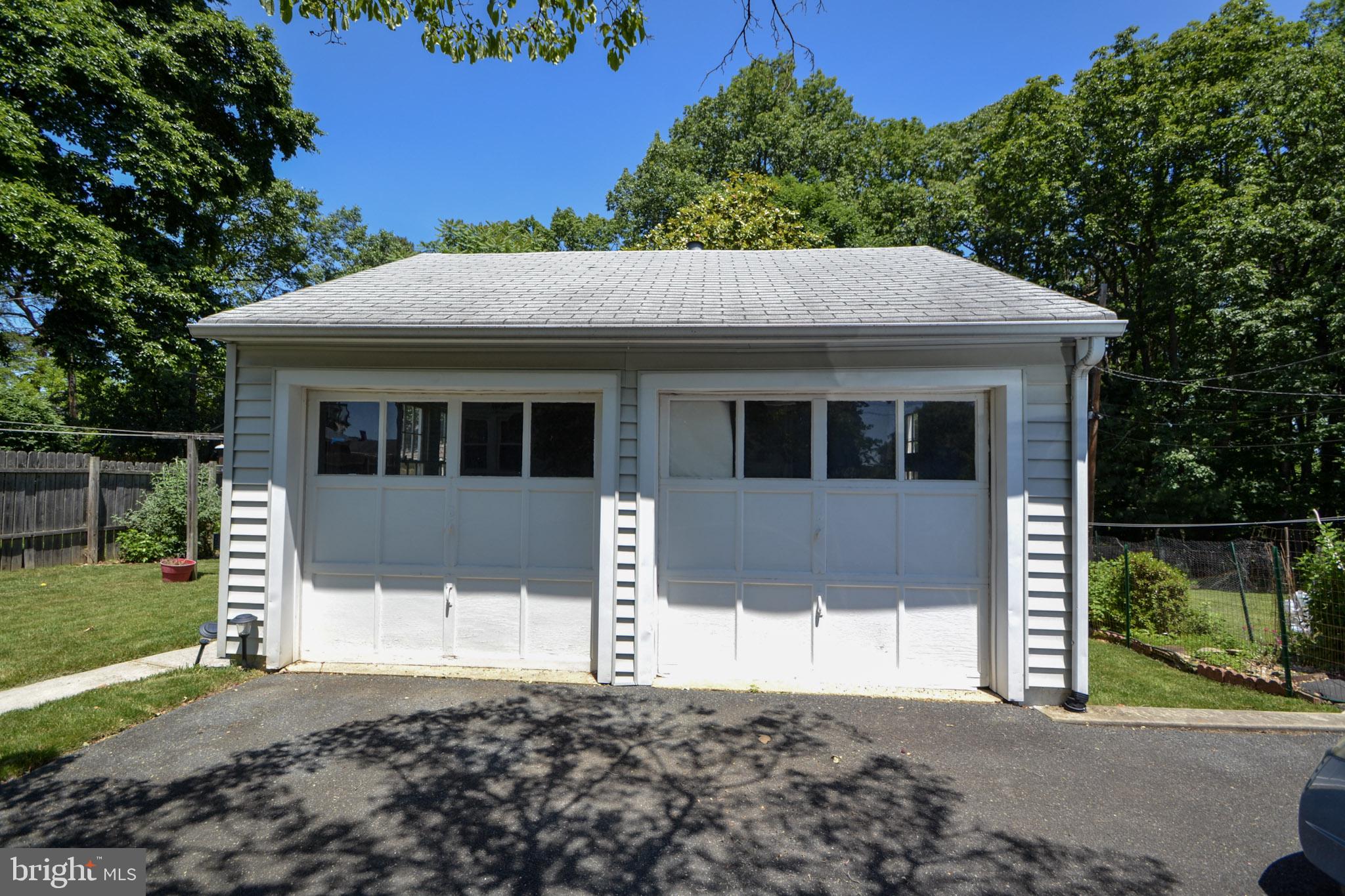 HILLENDALE PARK - Residential