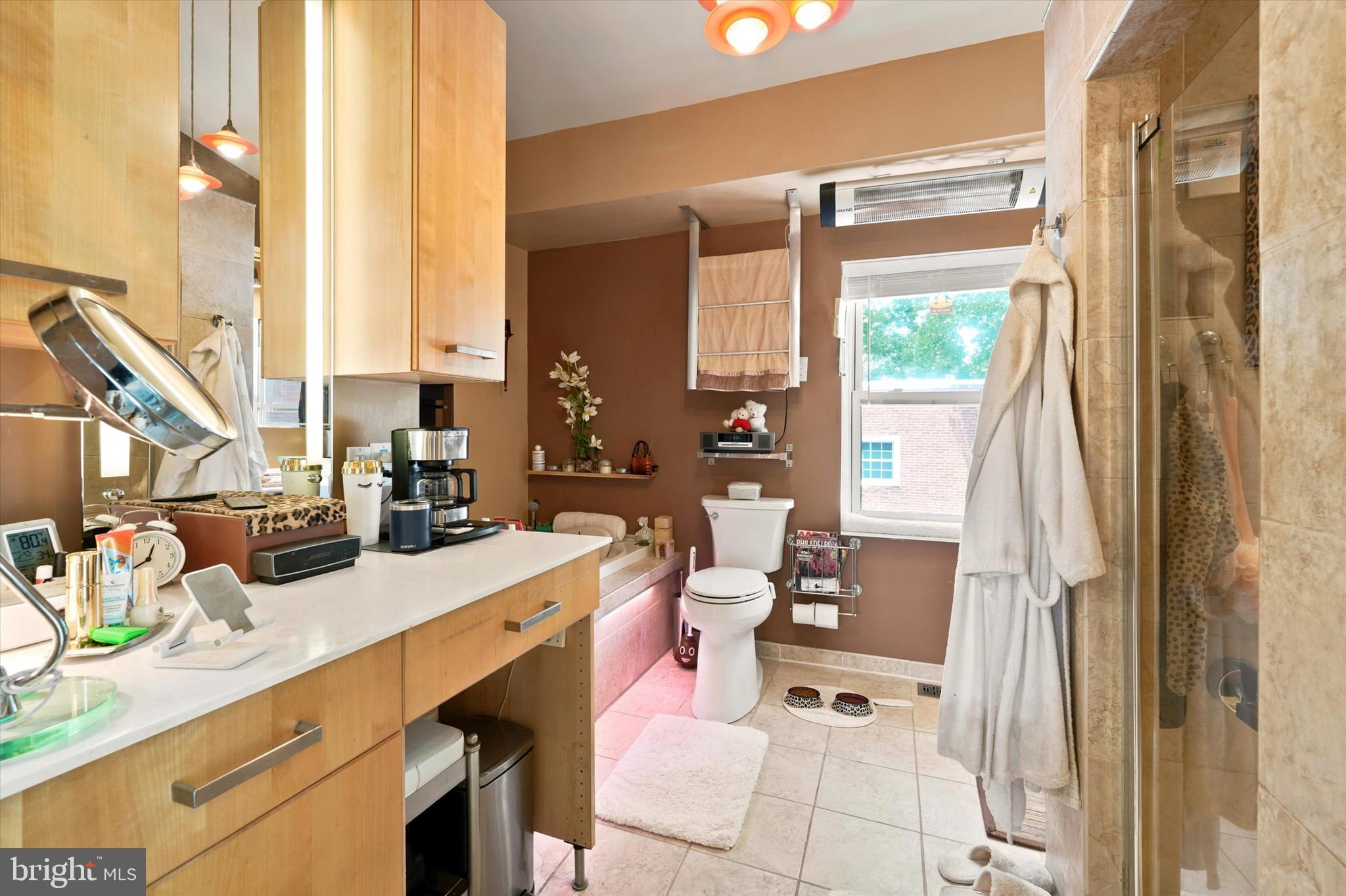 QUEEN VILLAGE - Residential