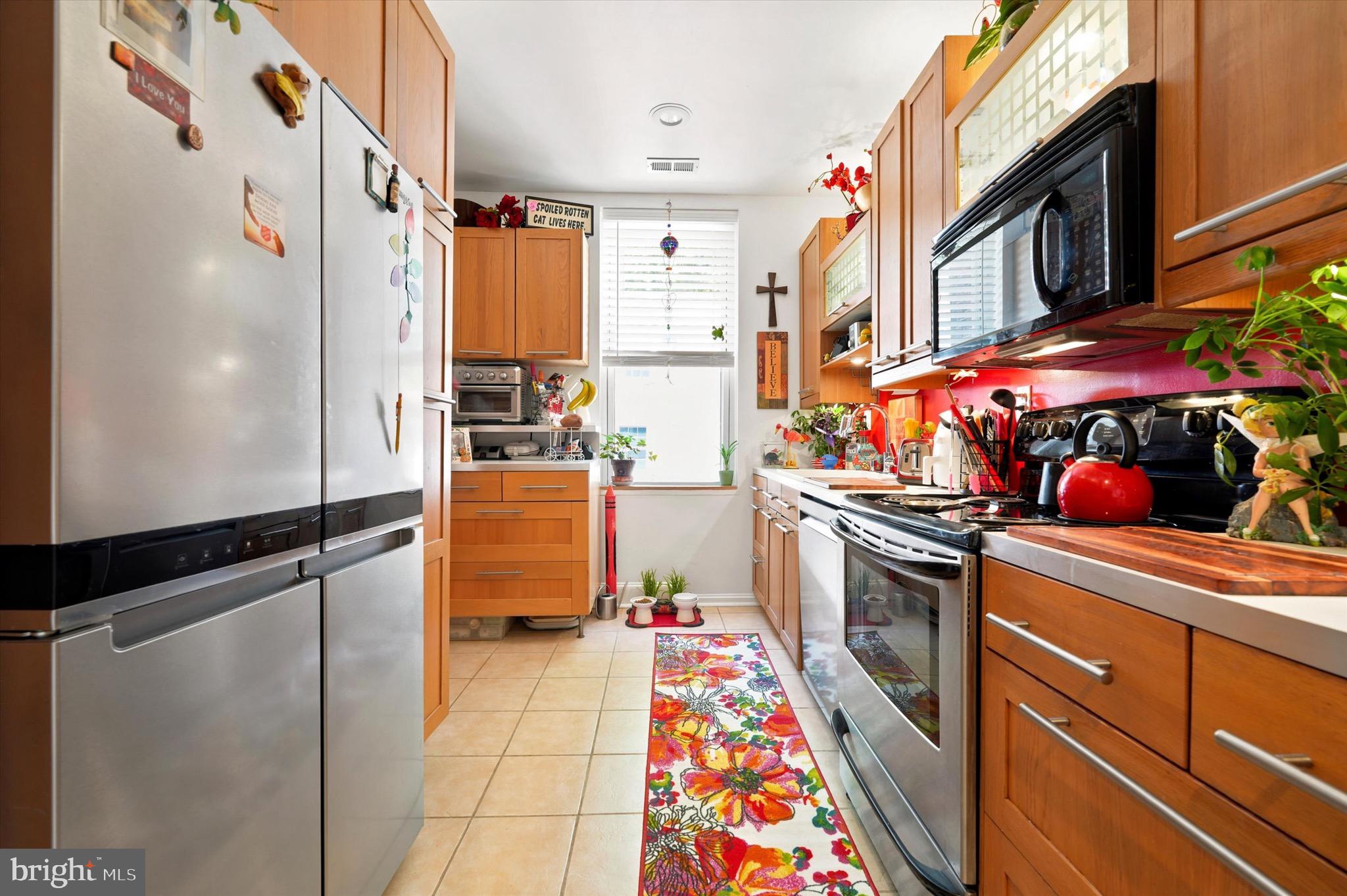 QUEEN VILLAGE - Residential
