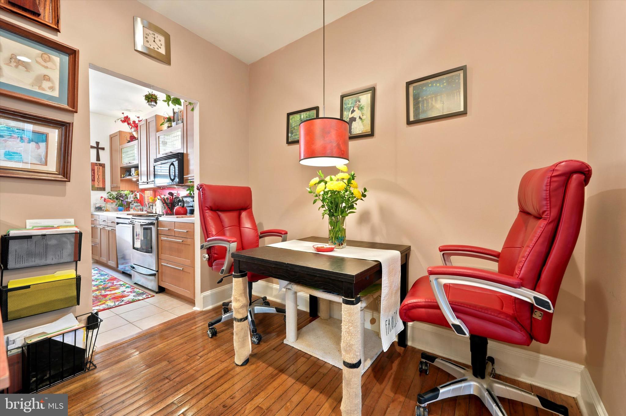 QUEEN VILLAGE - Residential