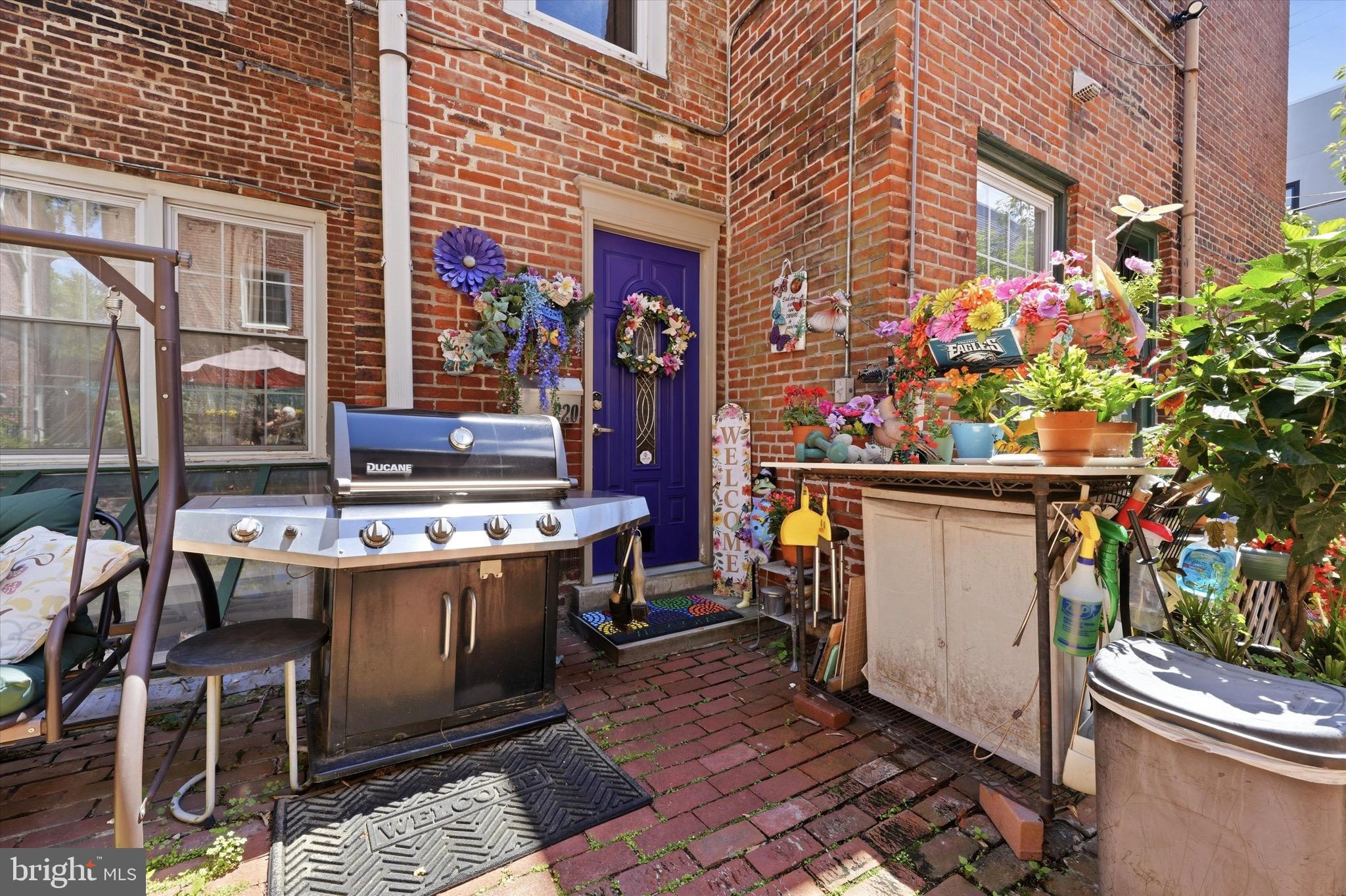 QUEEN VILLAGE - Residential