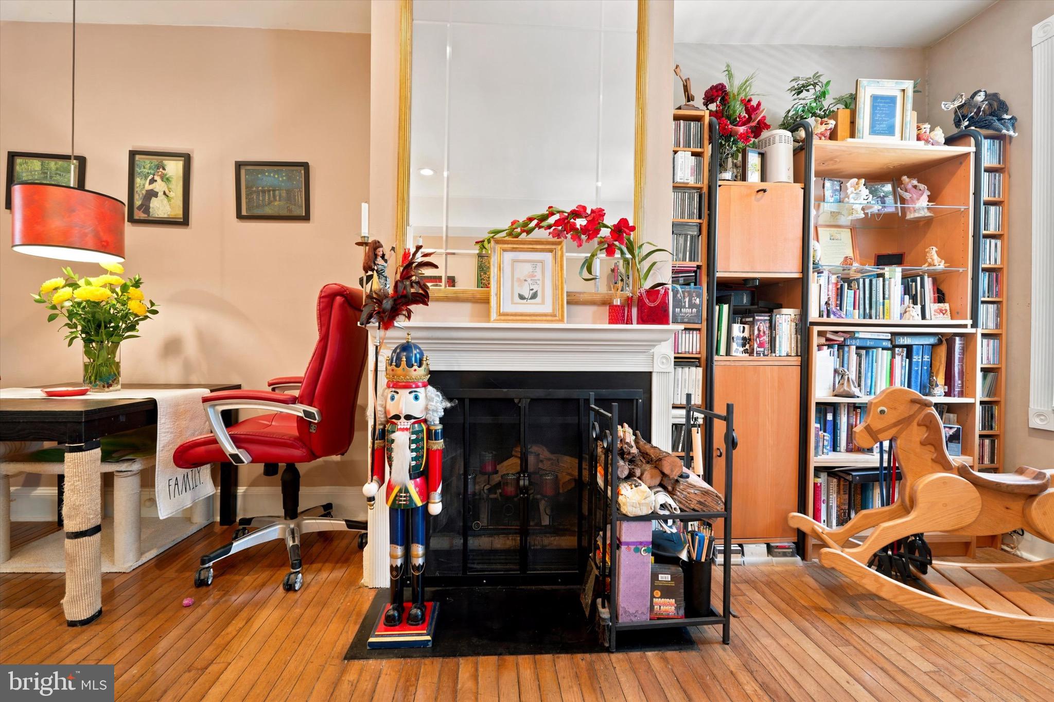 QUEEN VILLAGE - Residential