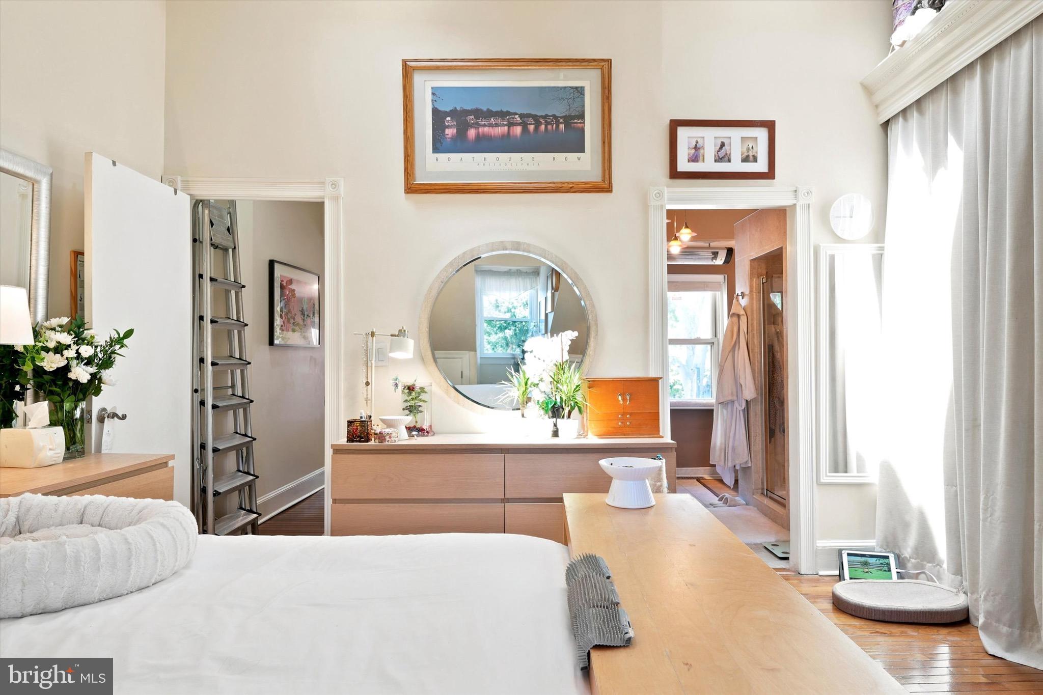 QUEEN VILLAGE - Residential
