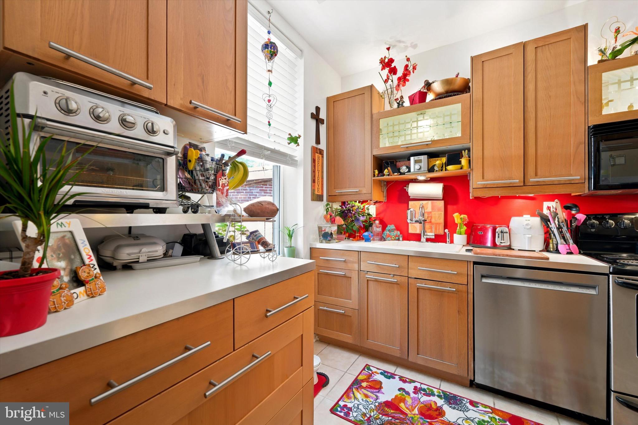 QUEEN VILLAGE - Residential