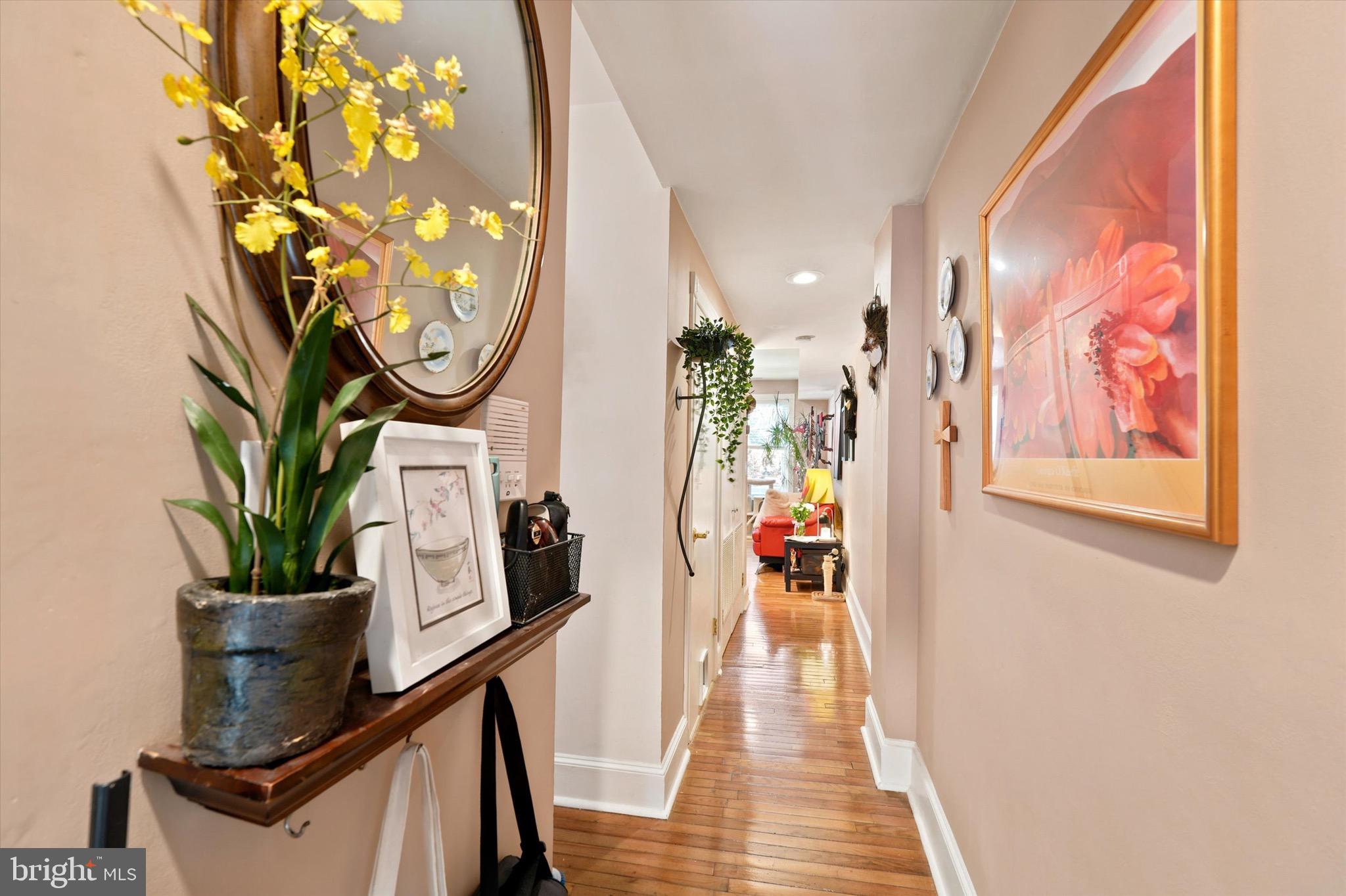 QUEEN VILLAGE - Residential