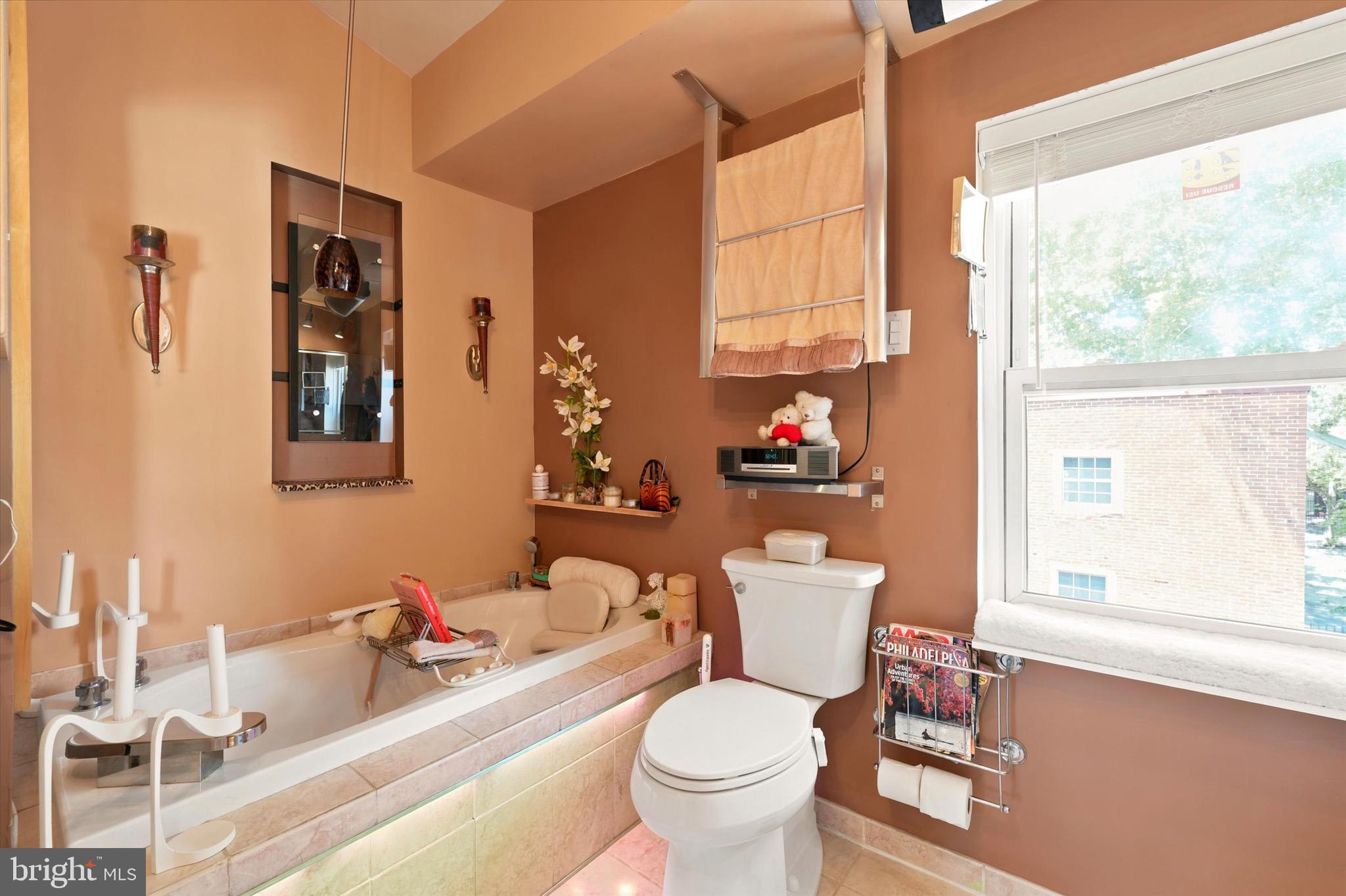 QUEEN VILLAGE - Residential