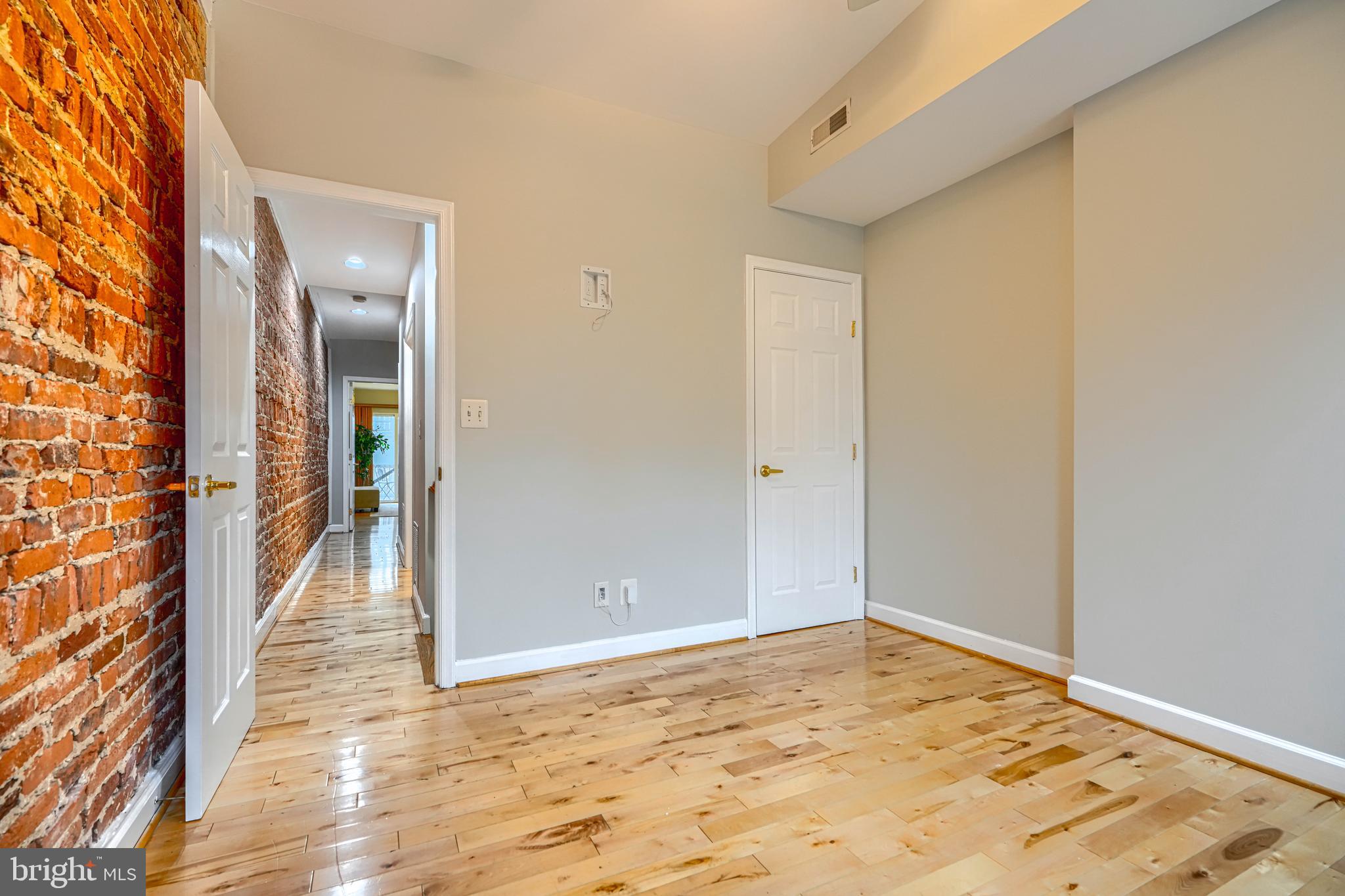 LOCUST POINT - Residential