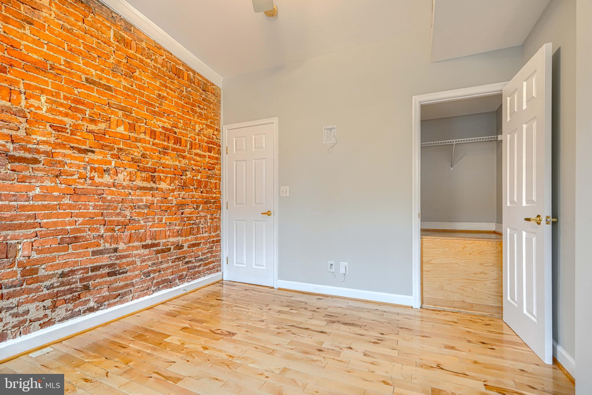 LOCUST POINT - Residential