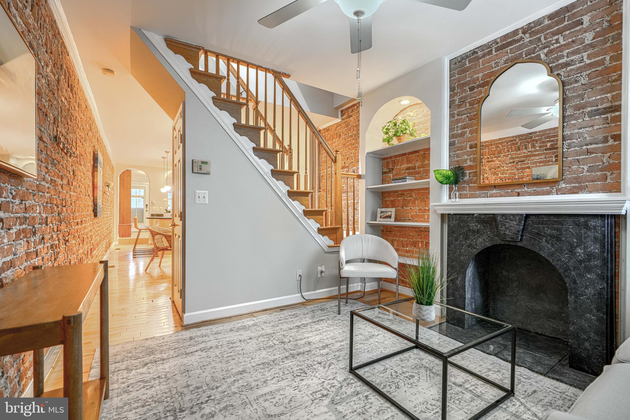 LOCUST POINT - Residential
