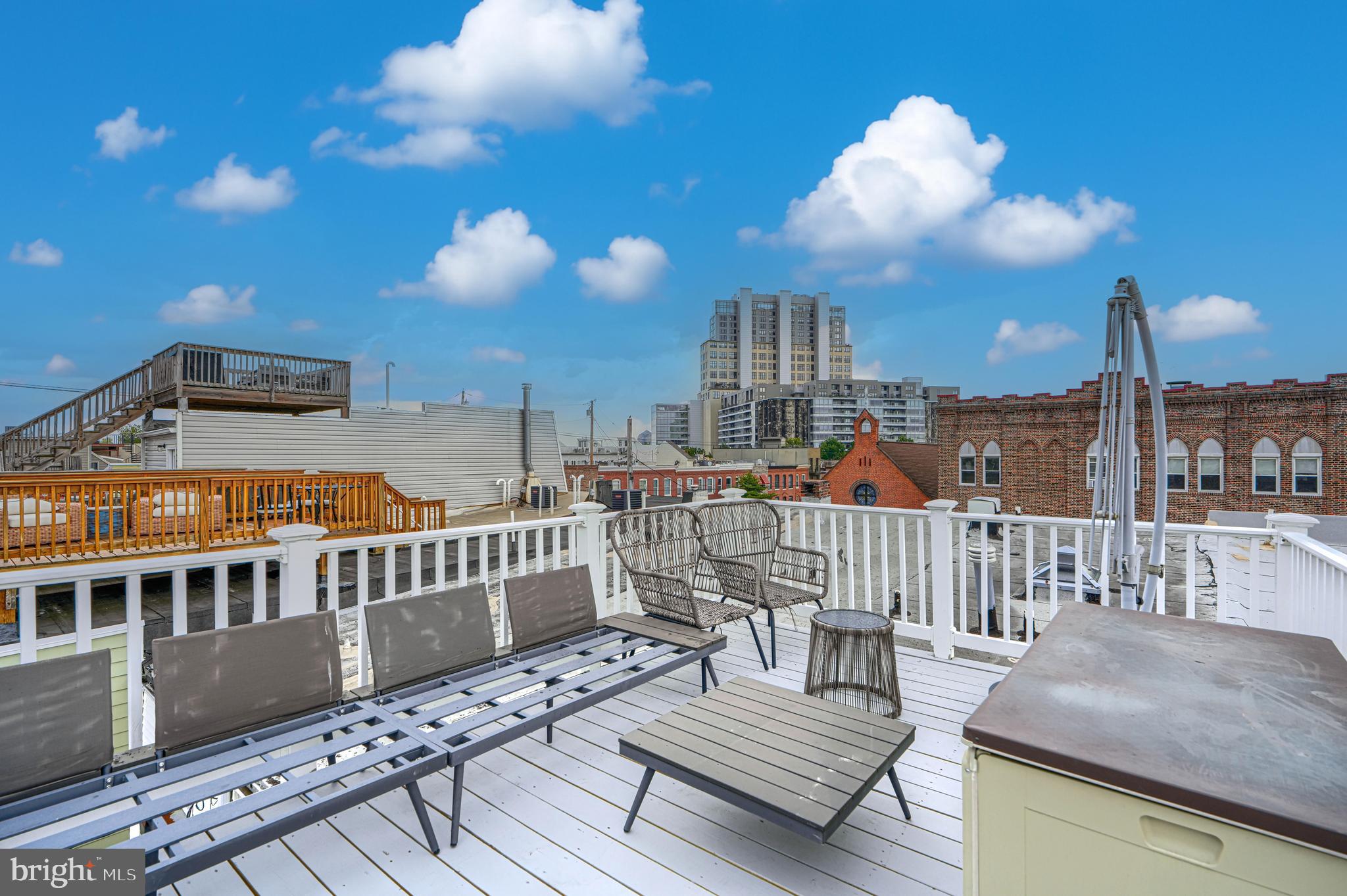 LOCUST POINT - Residential