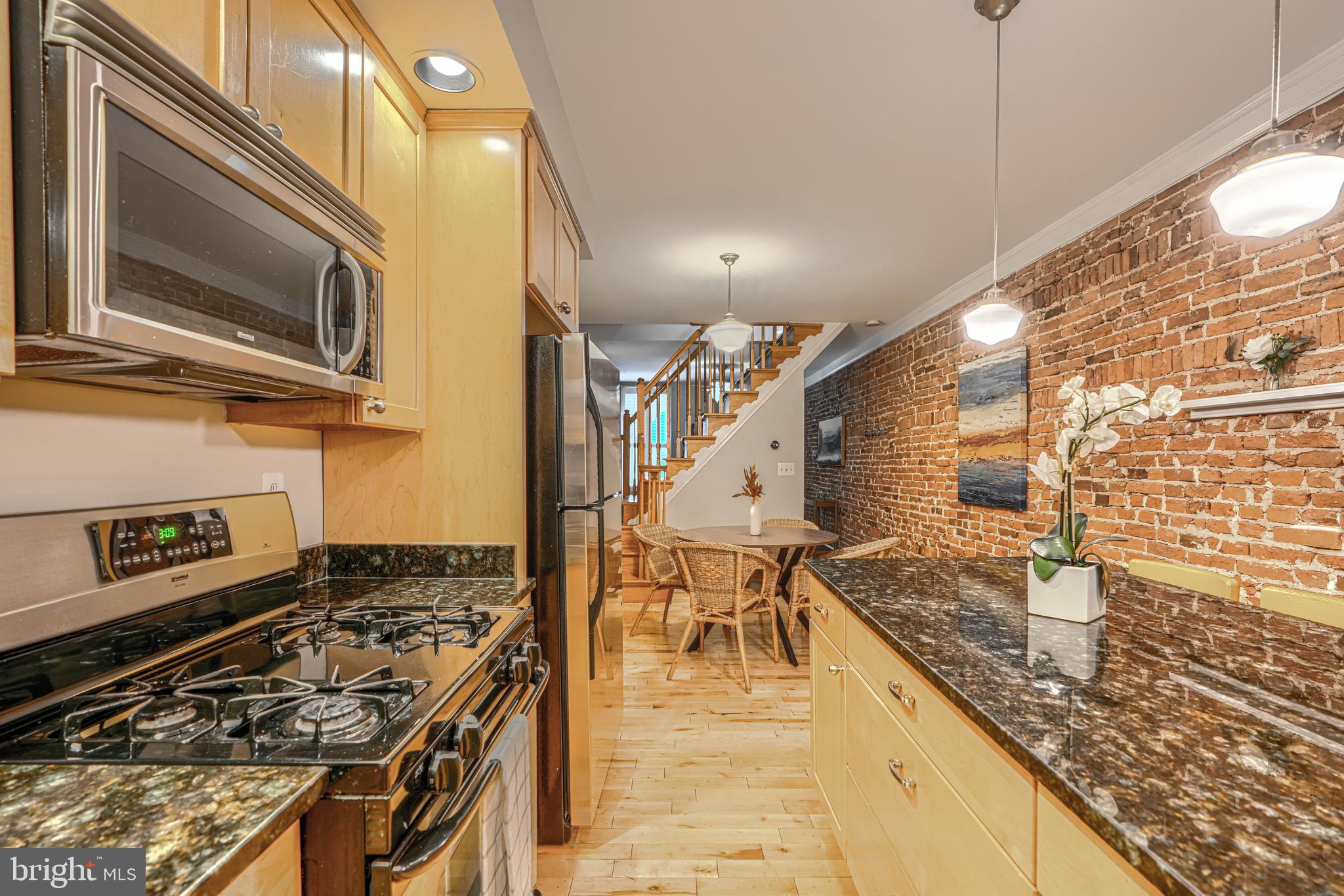 LOCUST POINT - Residential