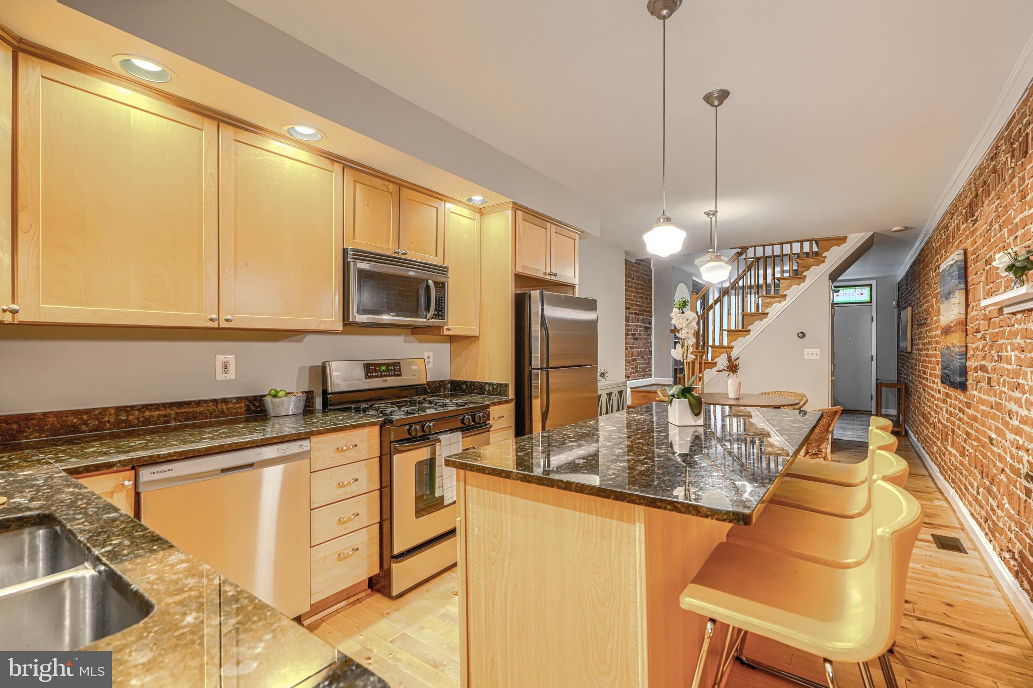 LOCUST POINT - Residential