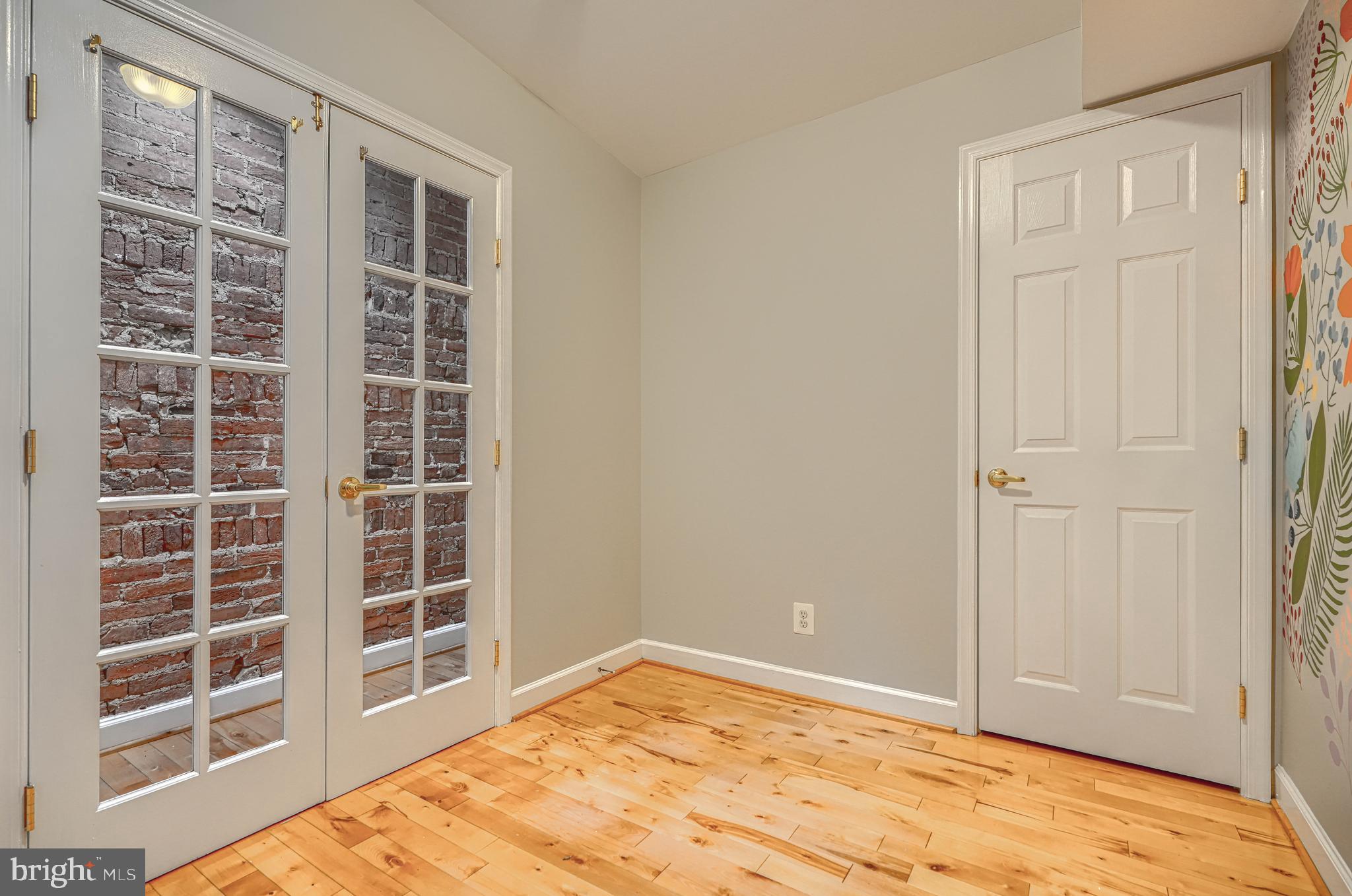 LOCUST POINT - Residential