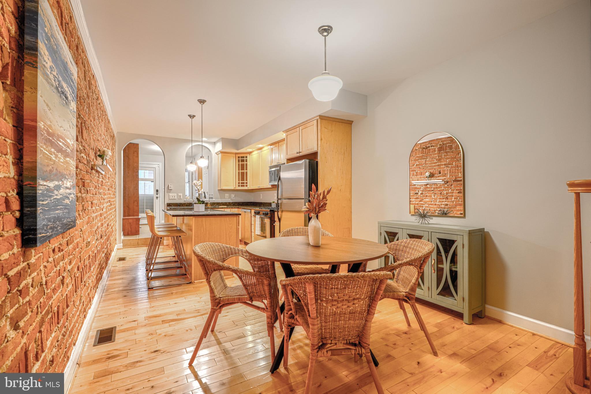 LOCUST POINT - Residential