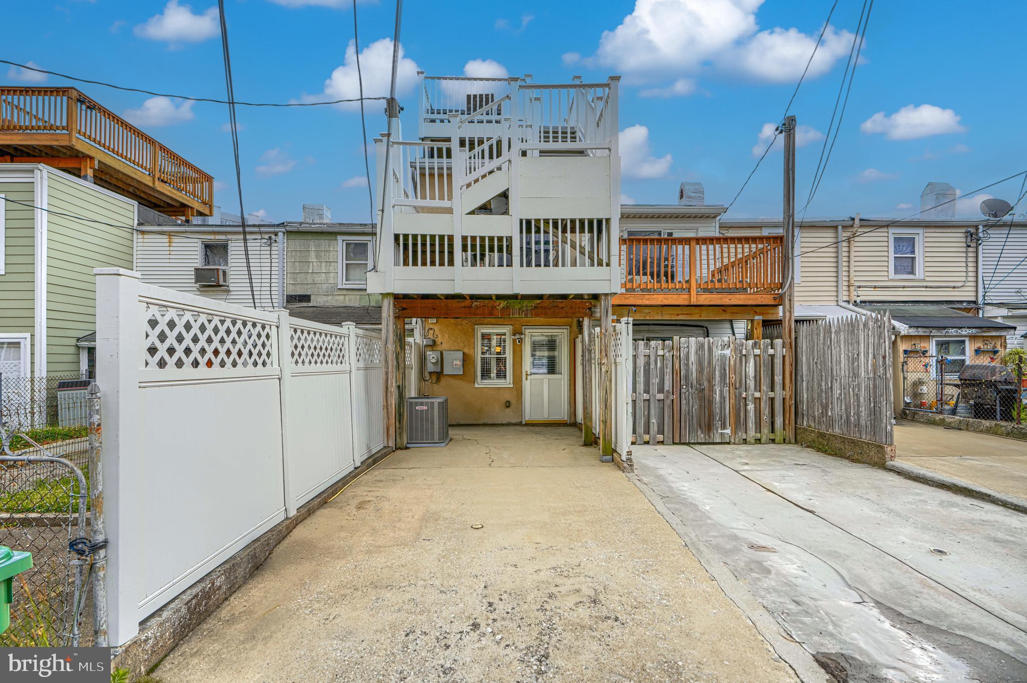 LOCUST POINT - Residential
