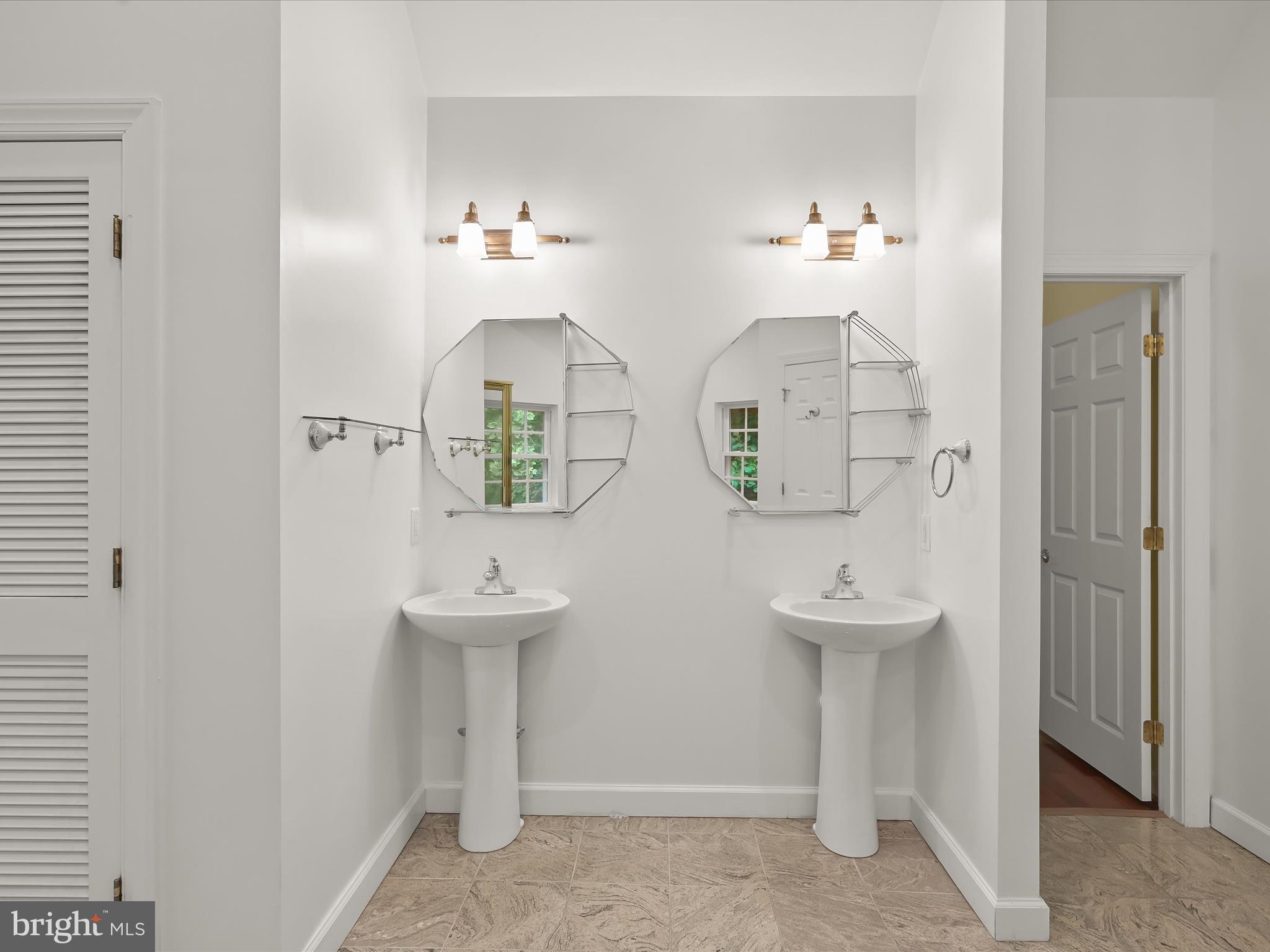 MEADOWOOD - Residential