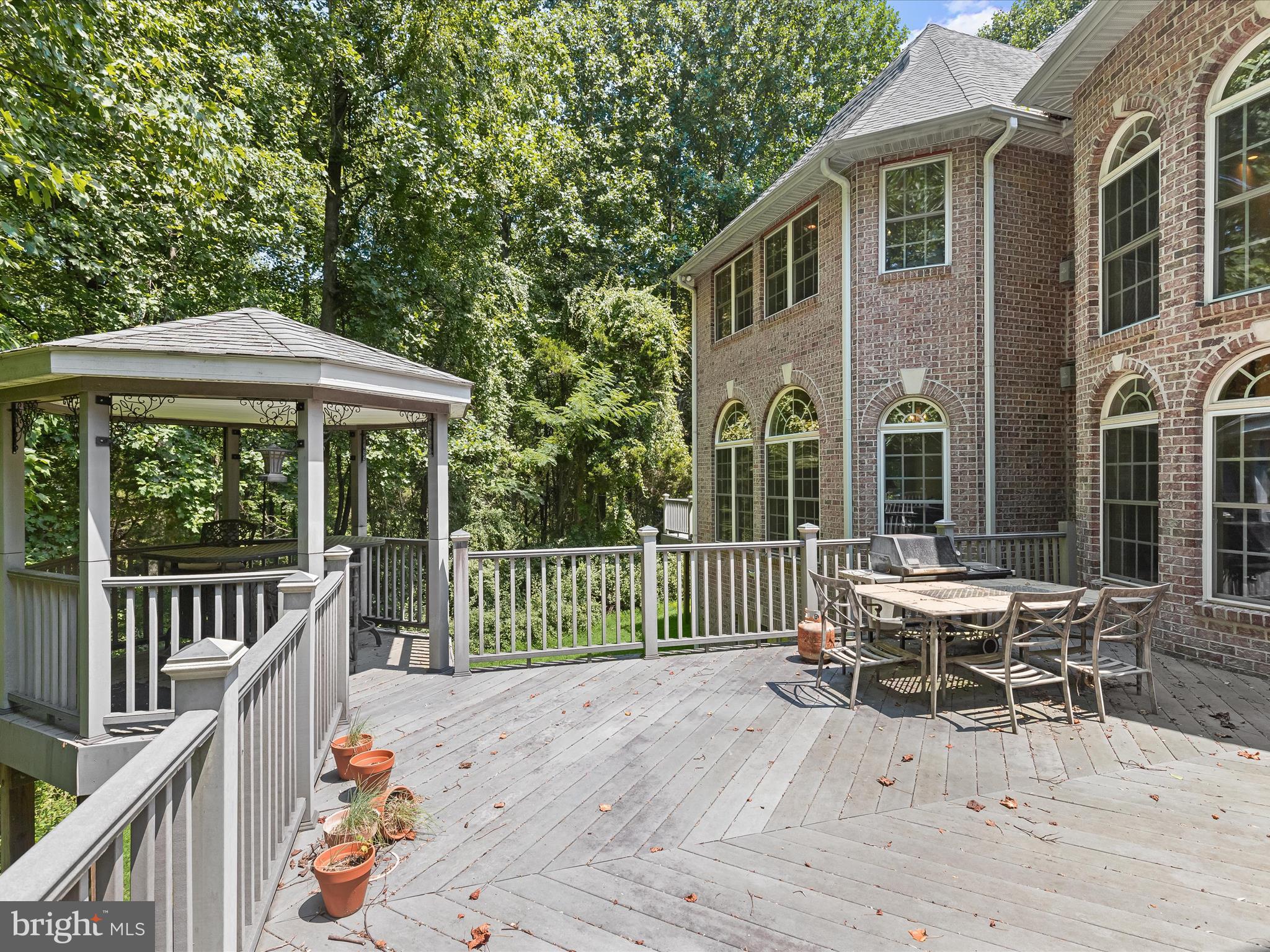 MEADOWOOD - Residential