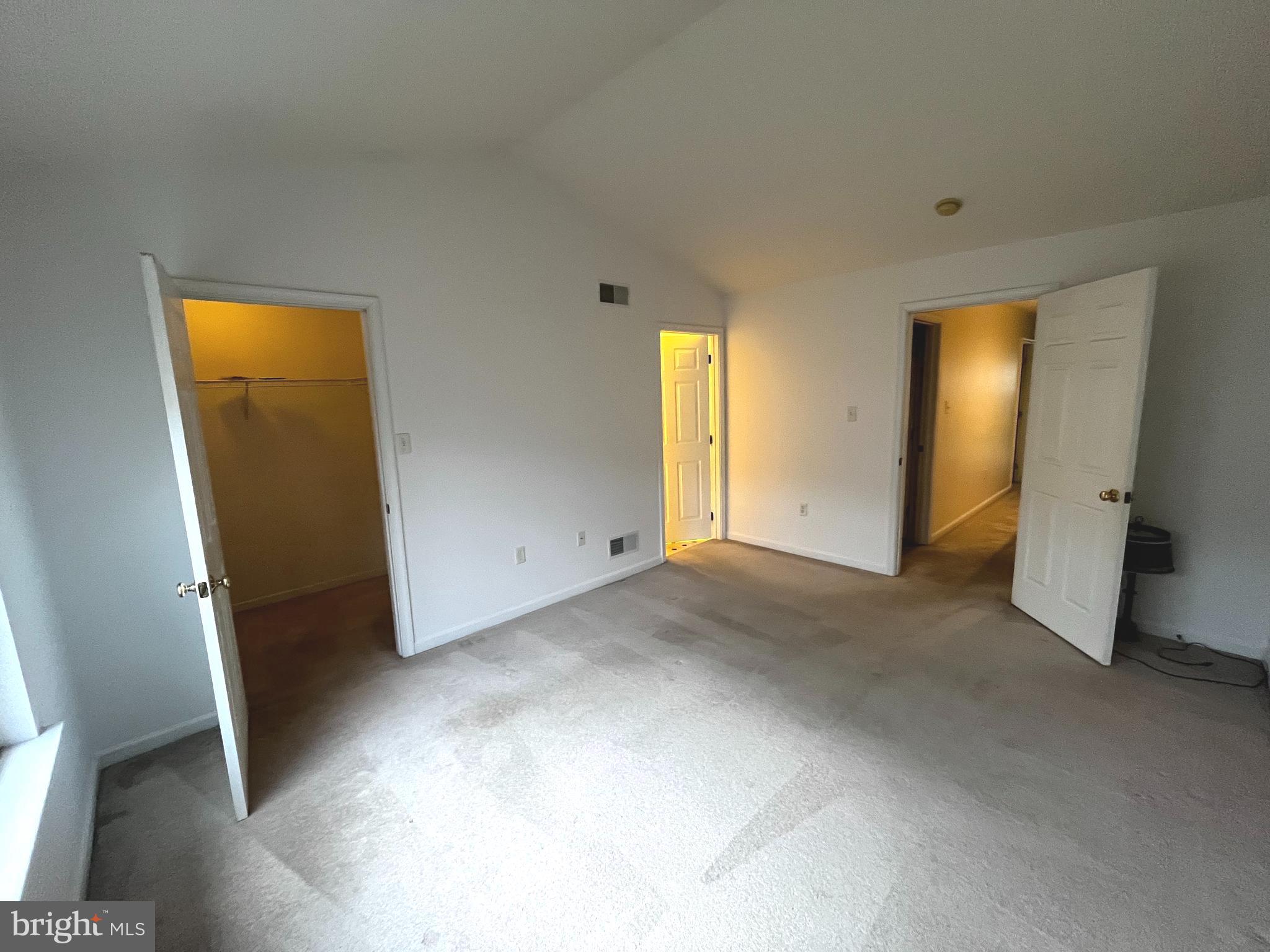 COUNTRY MEADOWS - Residential Lease