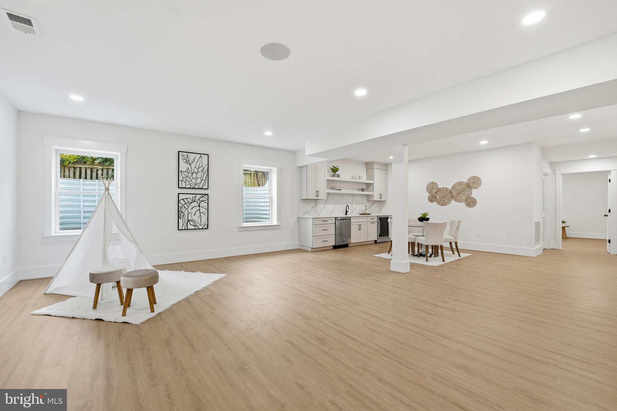 POPLAR HEIGHTS - Residential