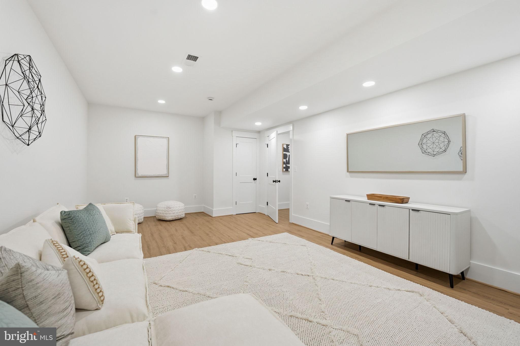 POPLAR HEIGHTS - Residential