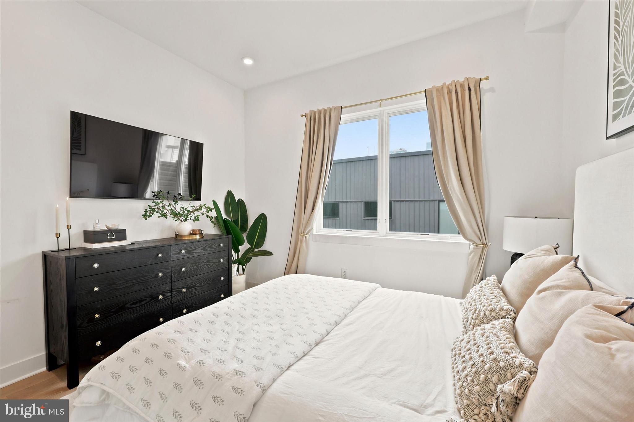 GRADUATE HOSPITAL - Residential