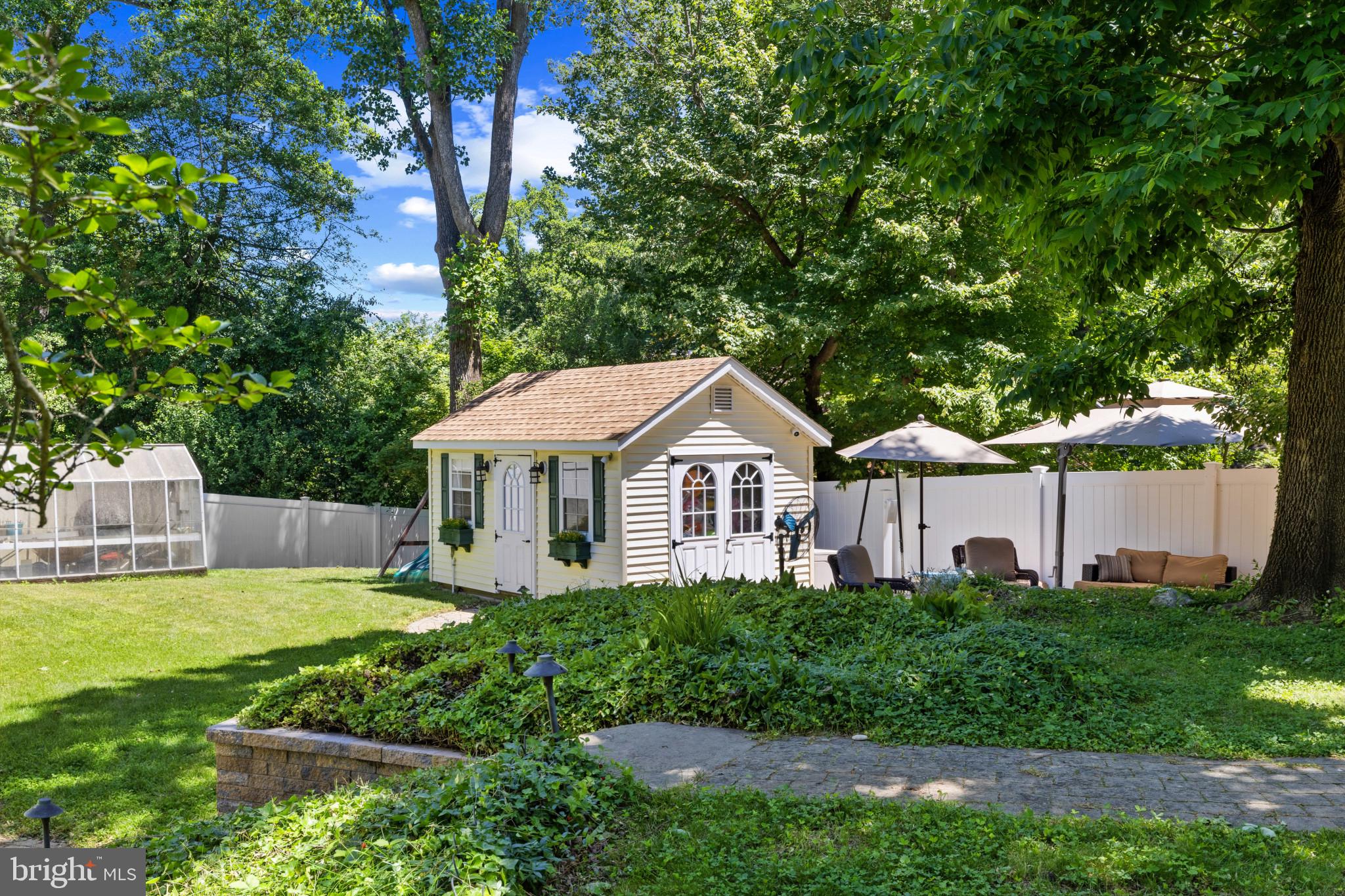PENDENNIS MOUNT - Residential