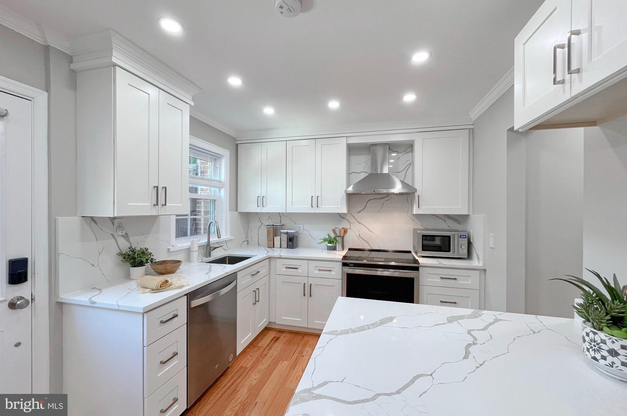 STRATHMEADE SQUARE - Residential